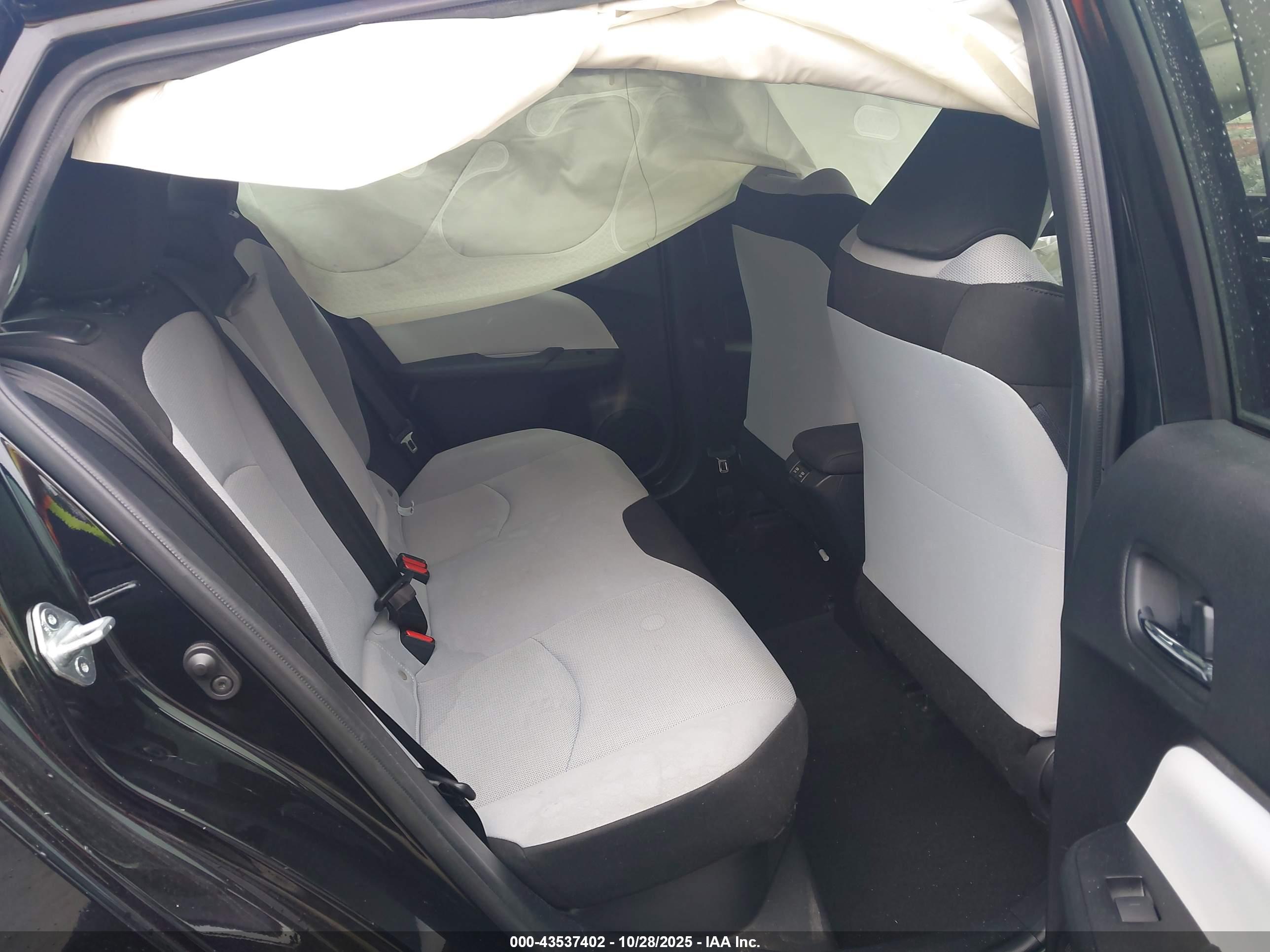 TOYOTA PRIUS image 8