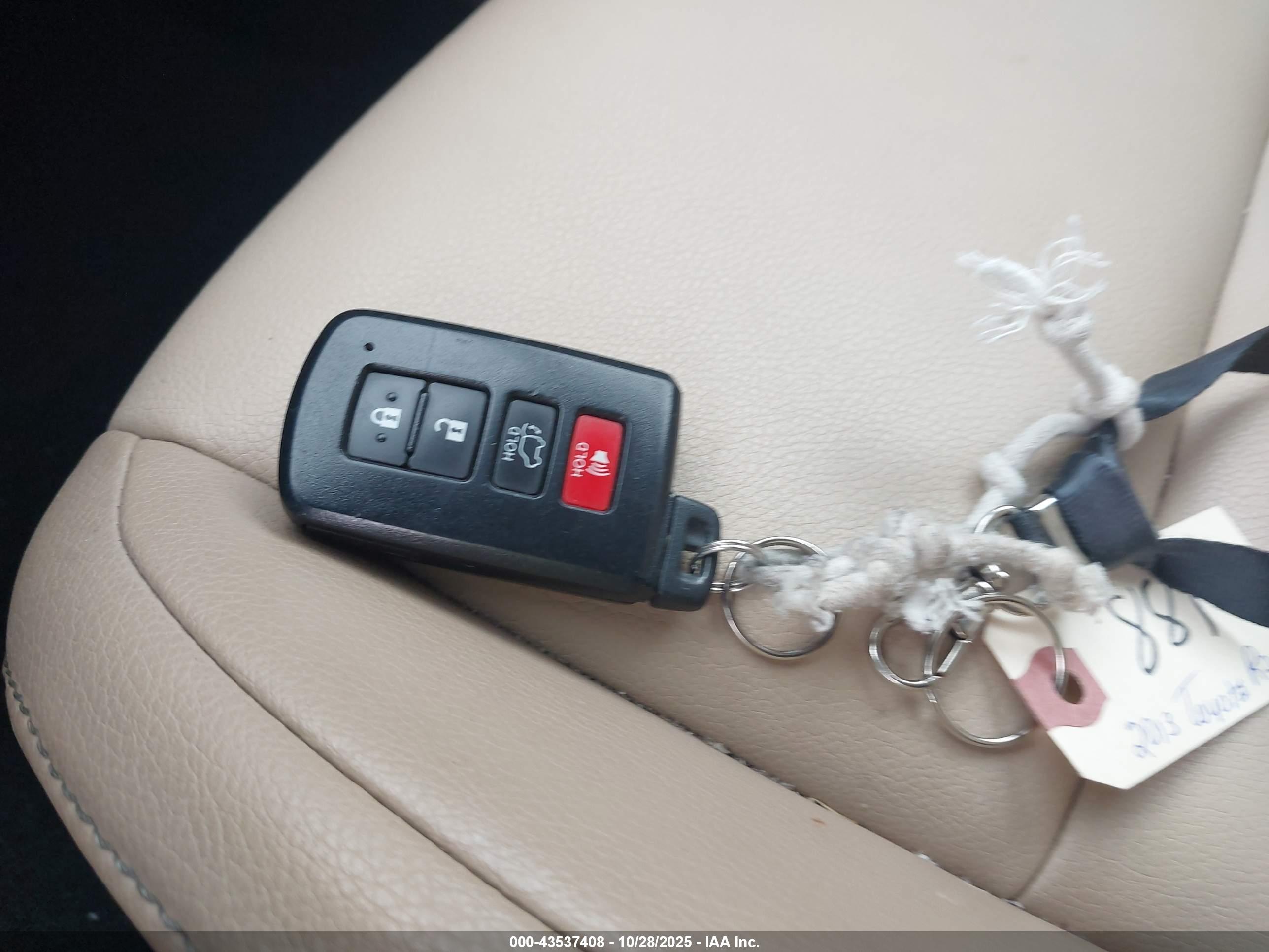 TOYOTA RAV4 image 11
