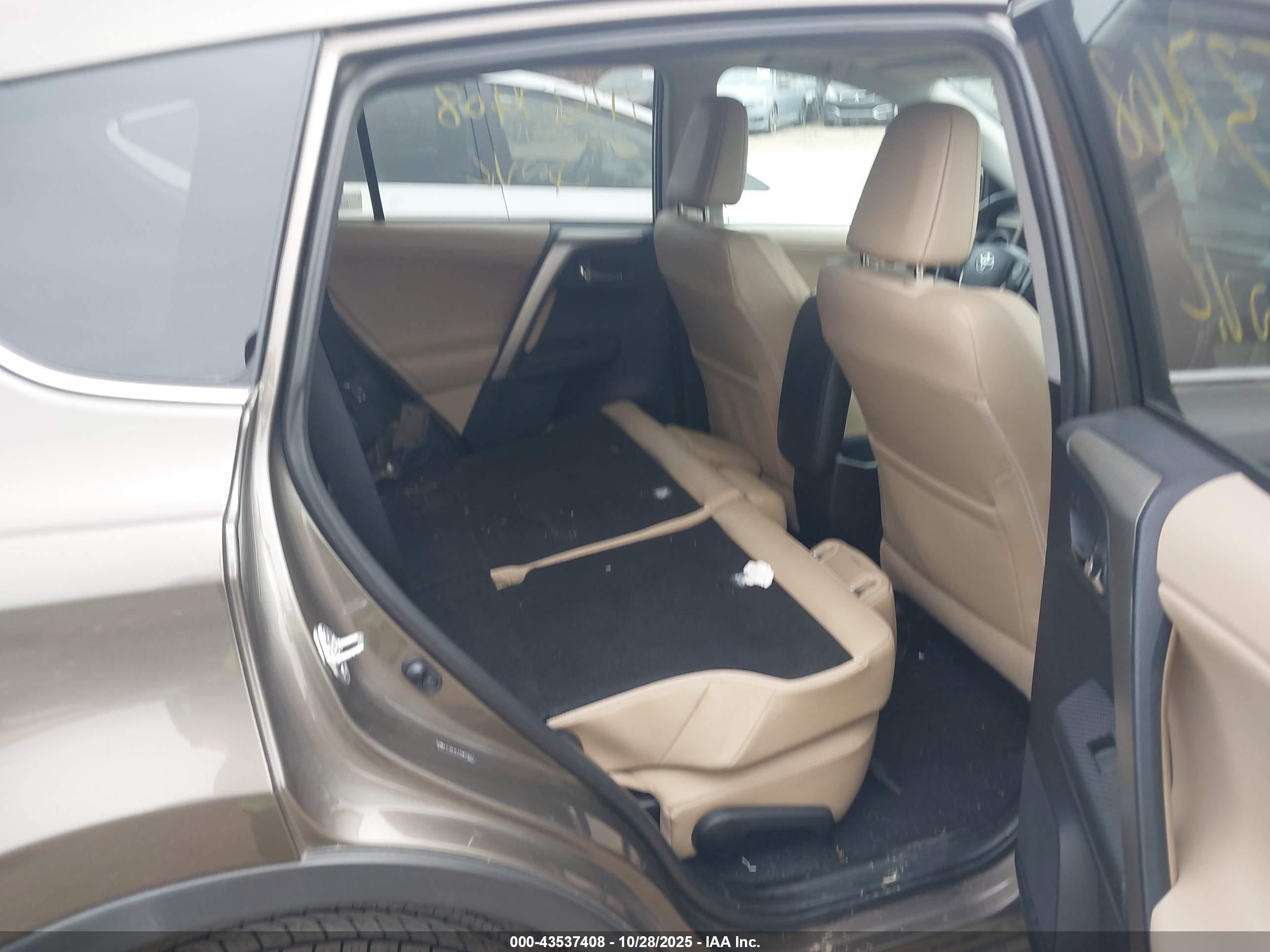 TOYOTA RAV4 image 8