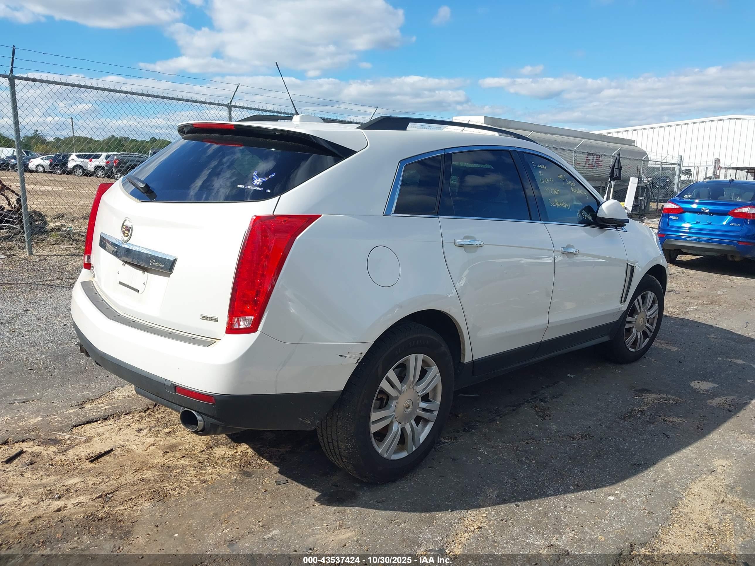 CADILLAC SRX image 4