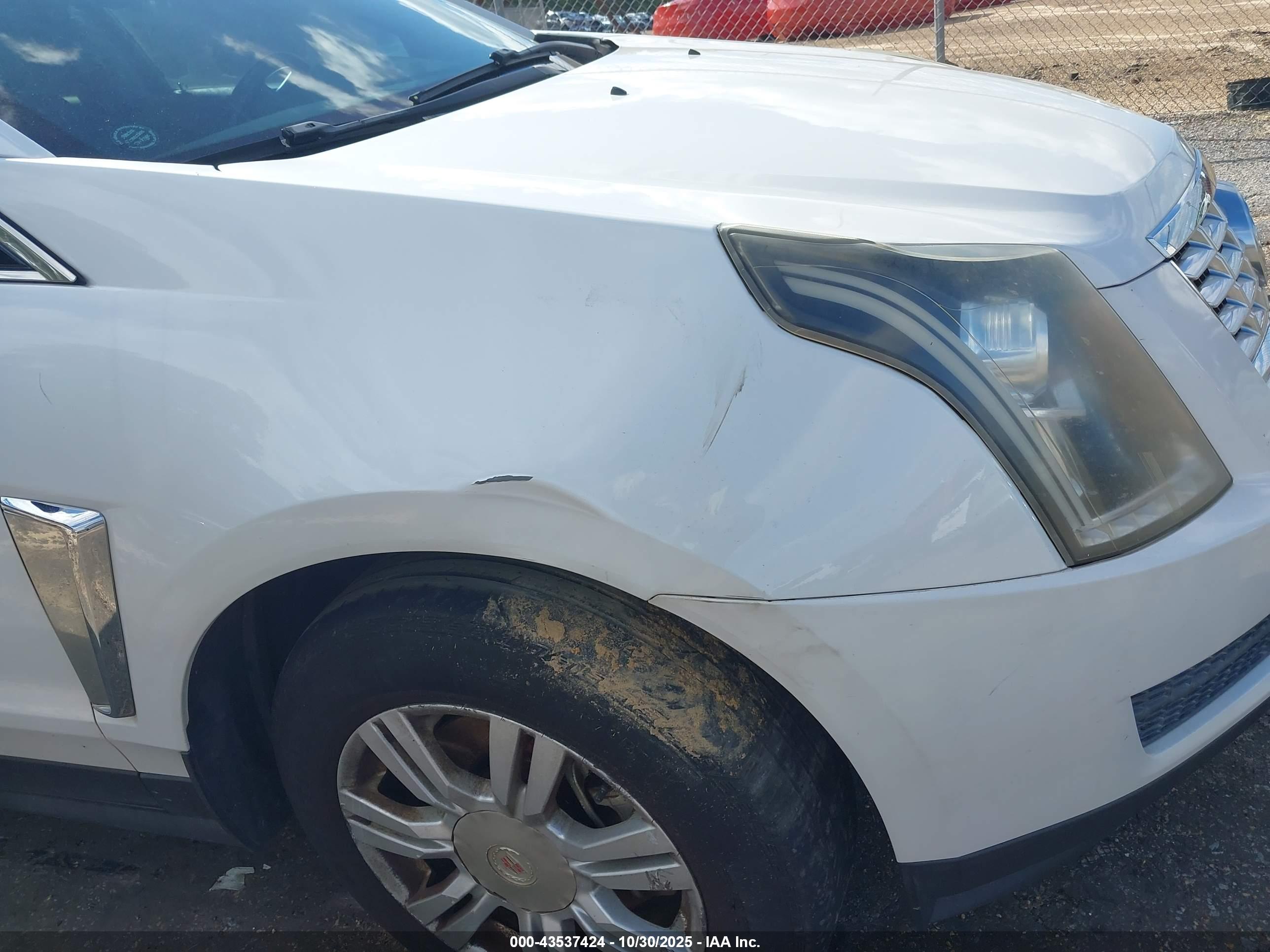CADILLAC SRX image 6