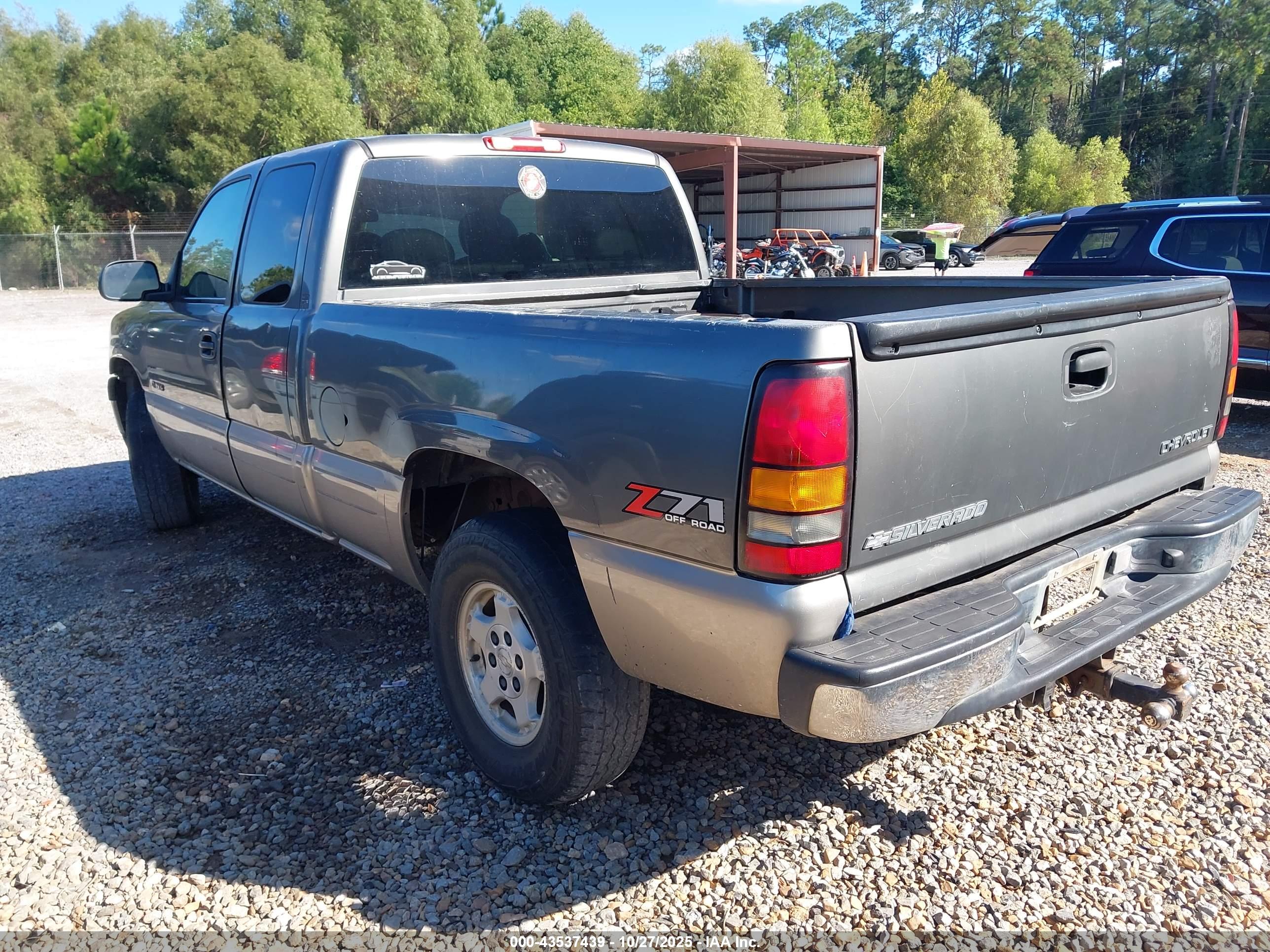 CHEVROLET SILVERADO image 3