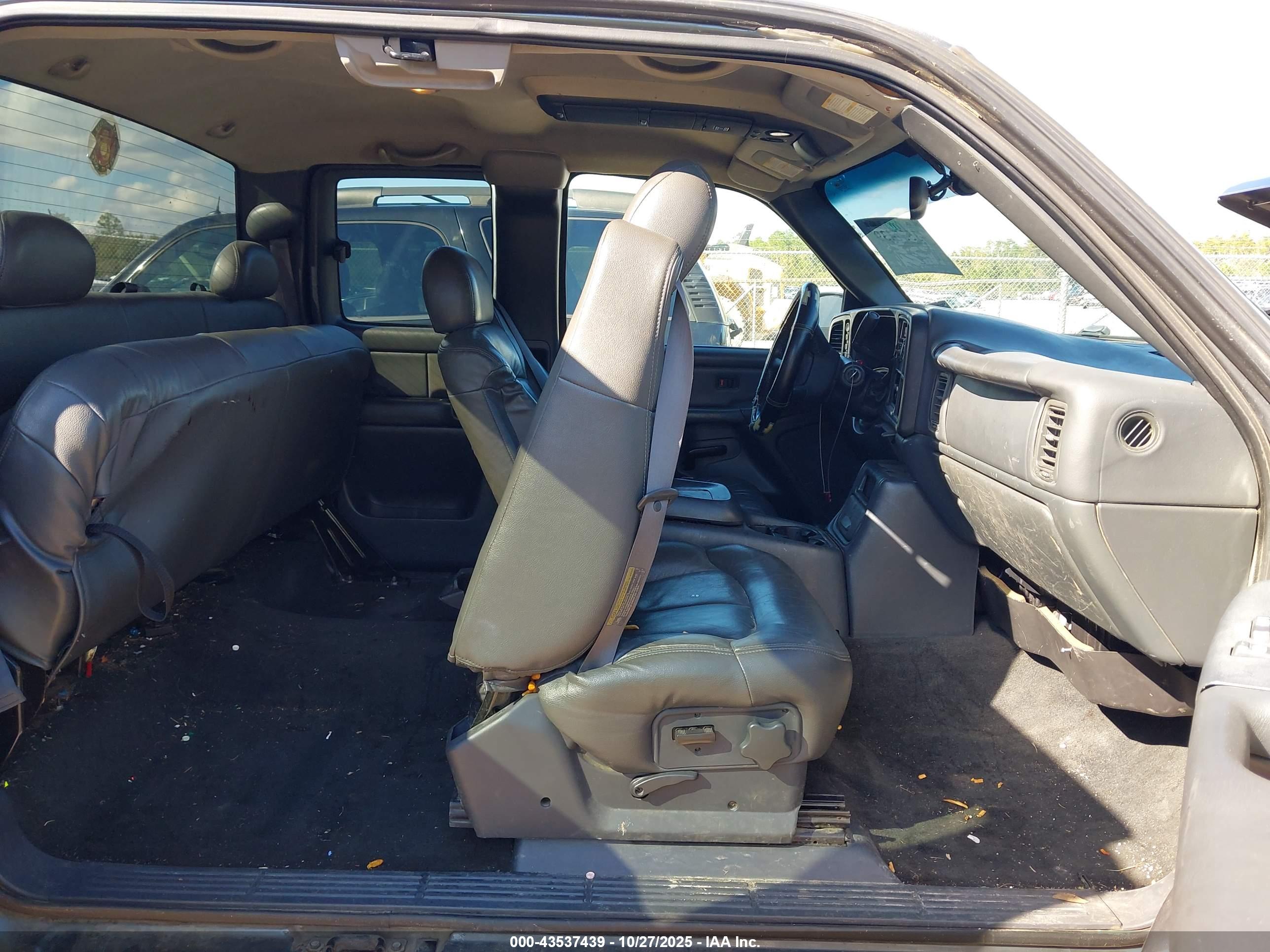 CHEVROLET SILVERADO image 5