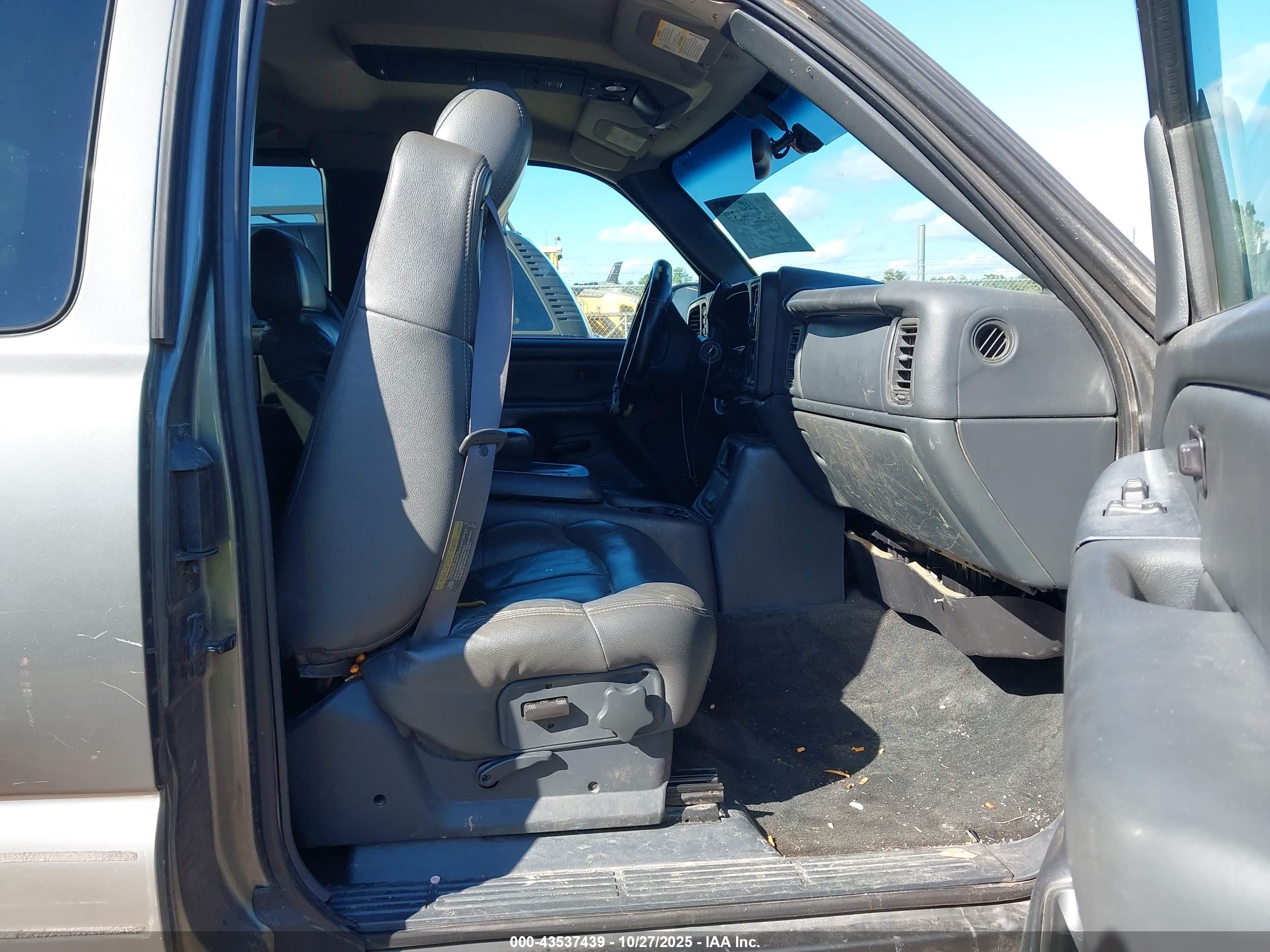 CHEVROLET SILVERADO image 8