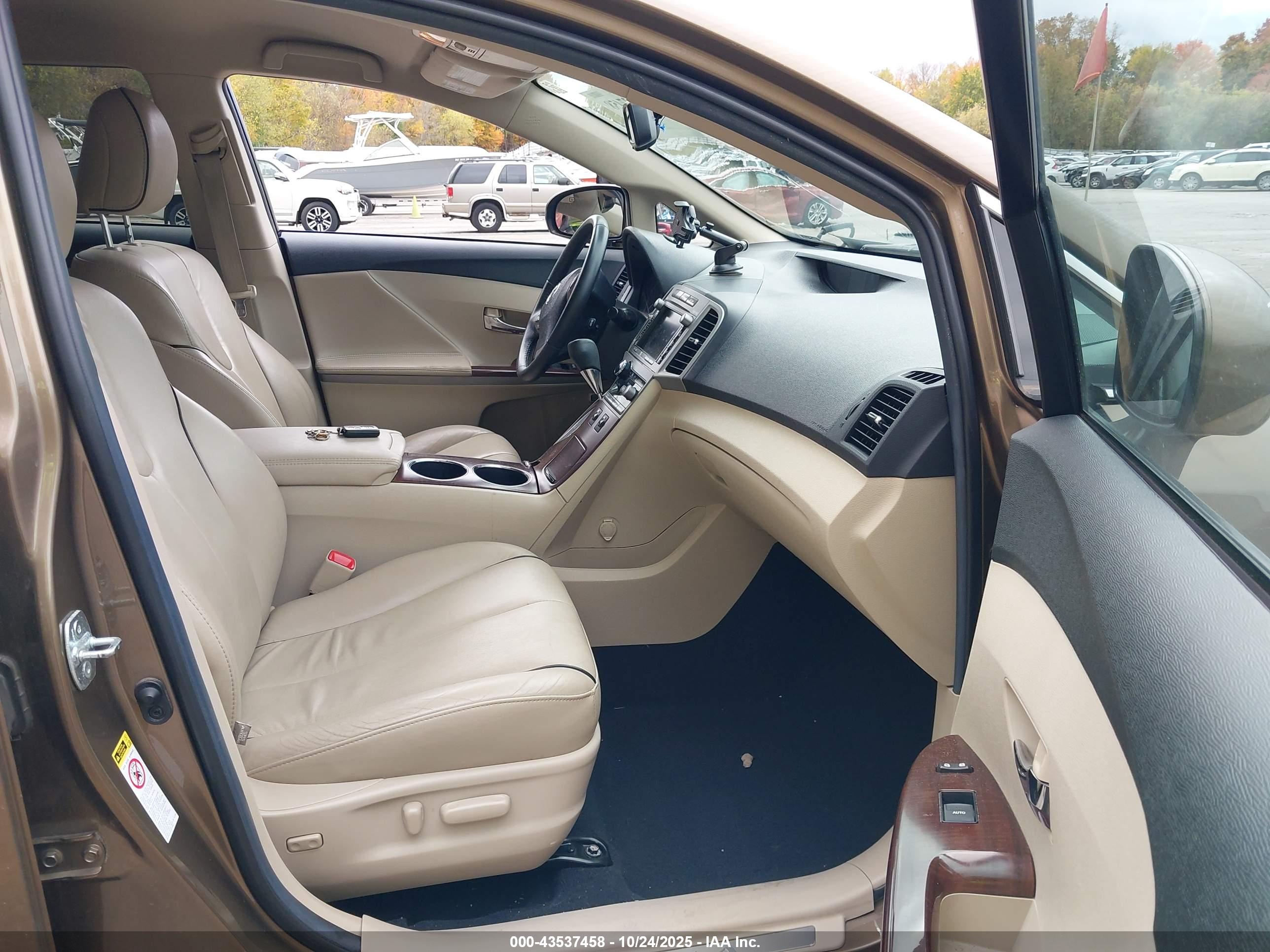 TOYOTA VENZA image 5