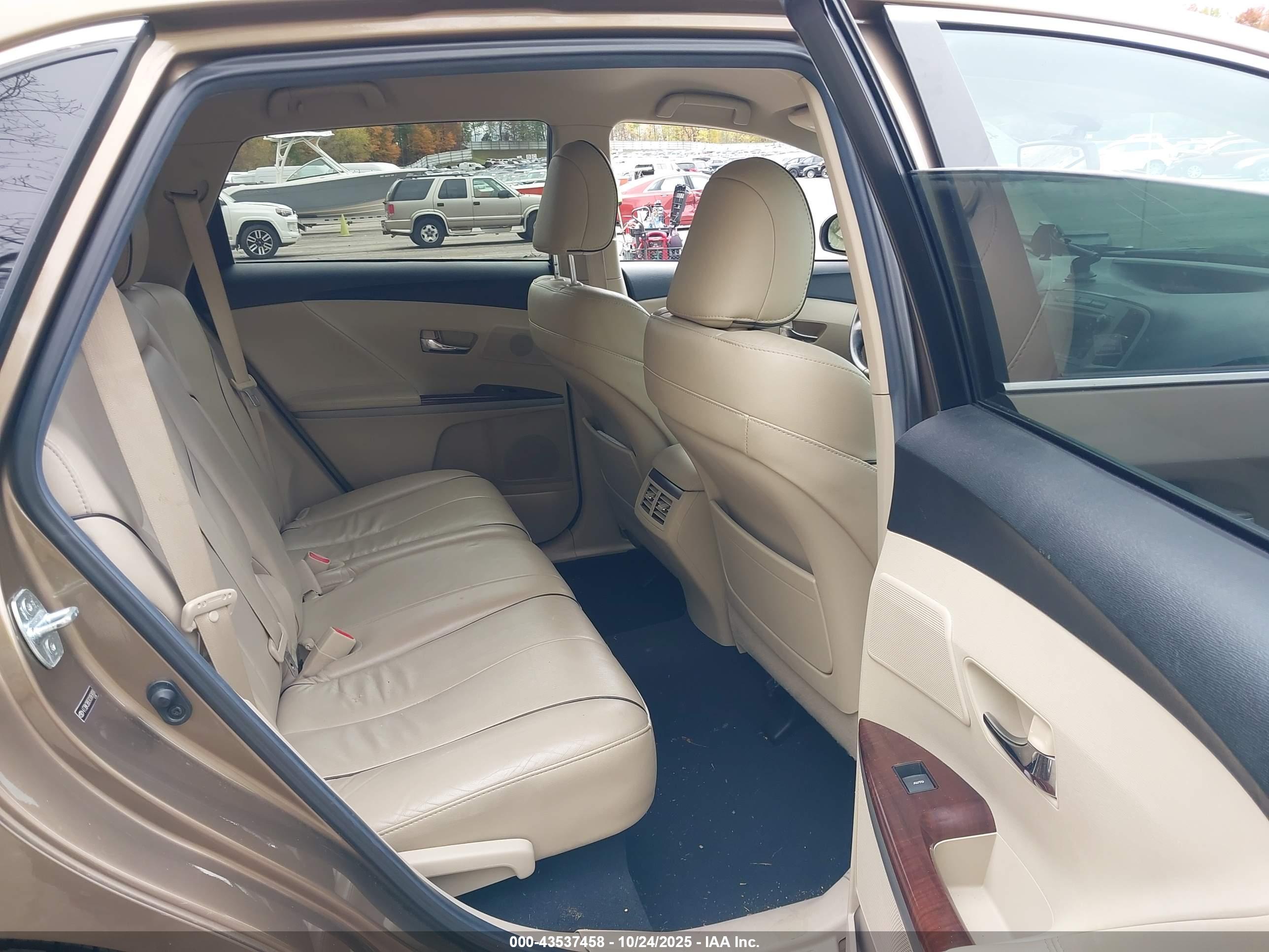 TOYOTA VENZA image 8