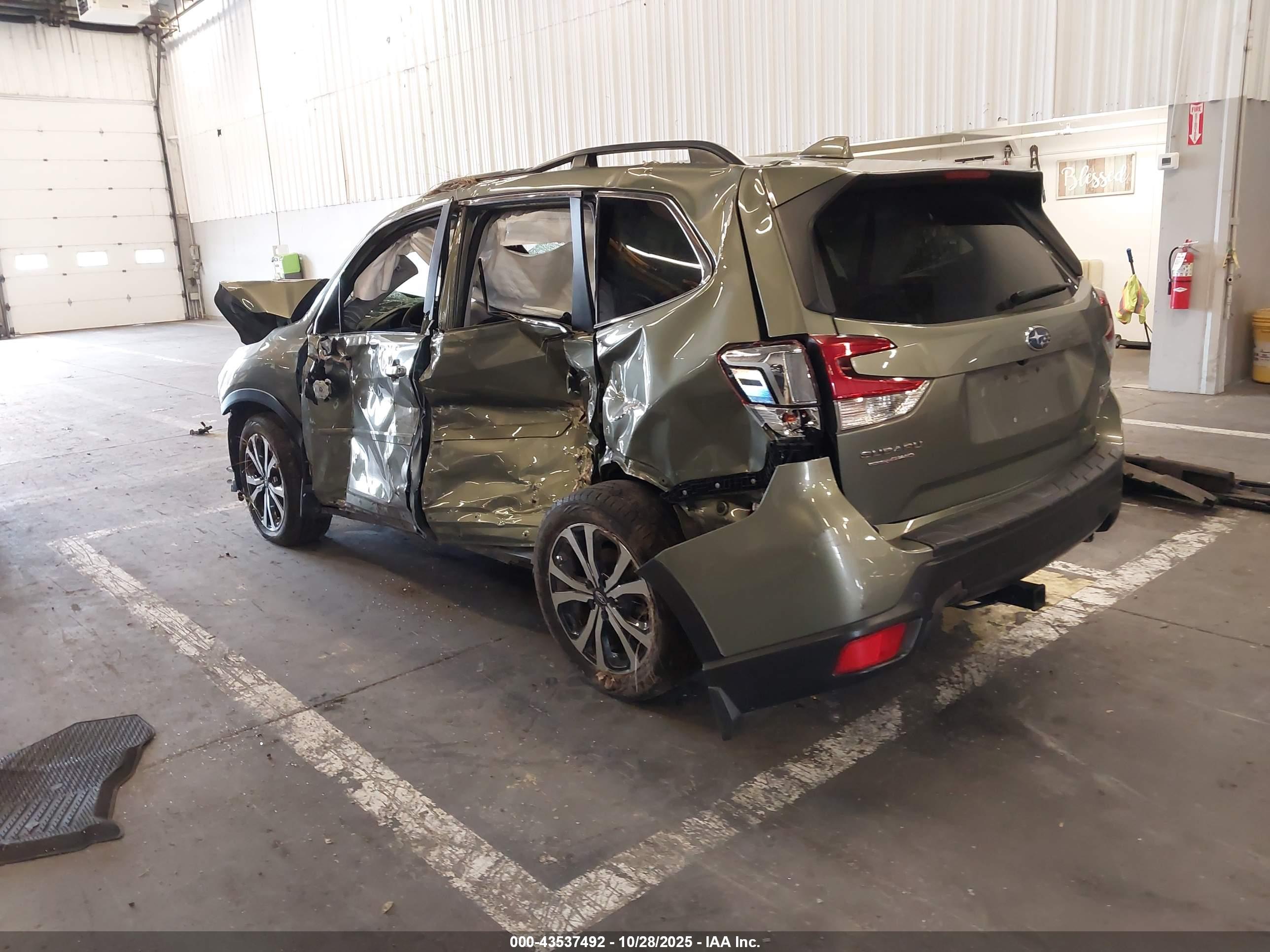 SUBARU FORESTER image 3
