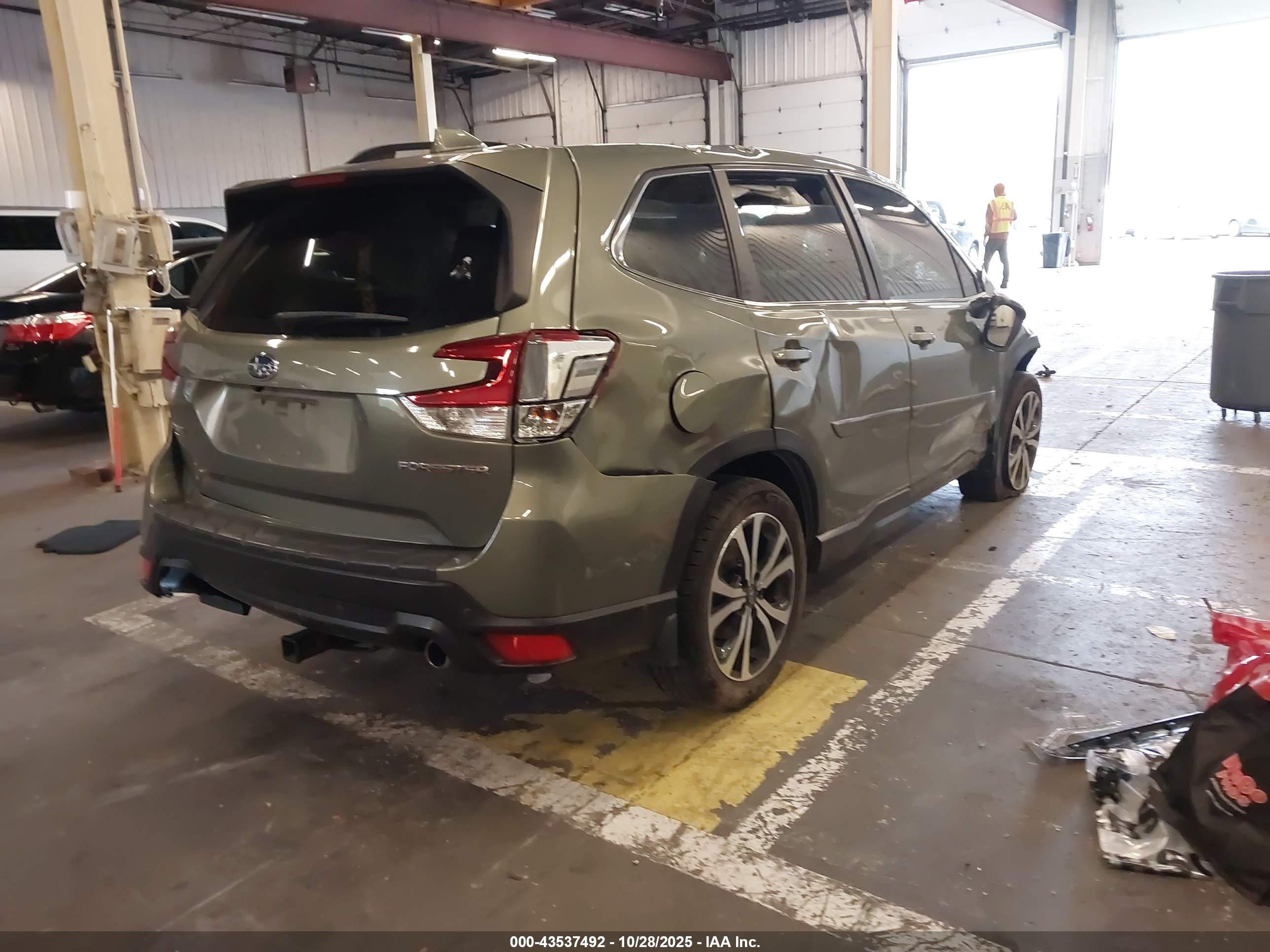 SUBARU FORESTER image 4