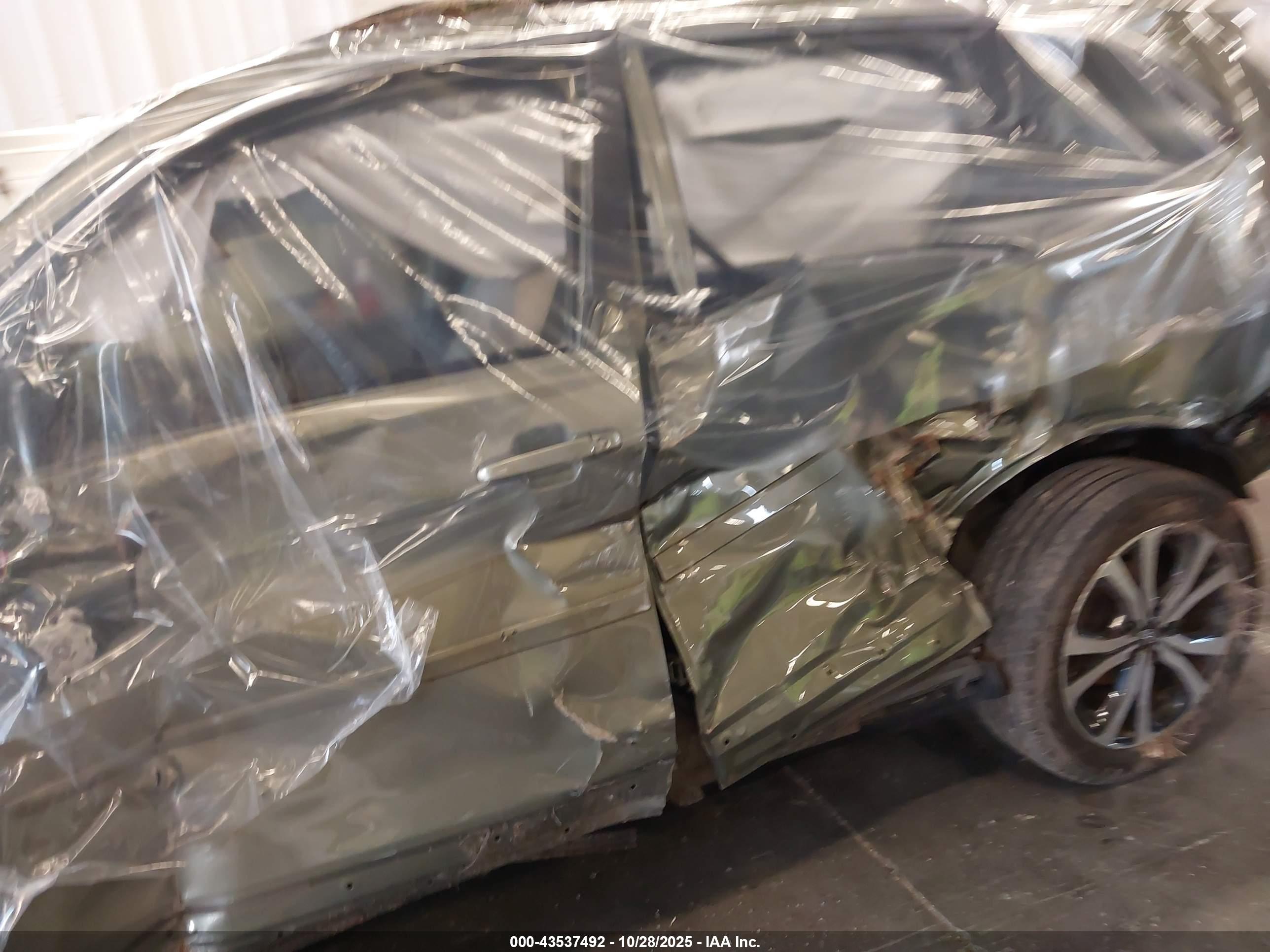 SUBARU FORESTER image 6