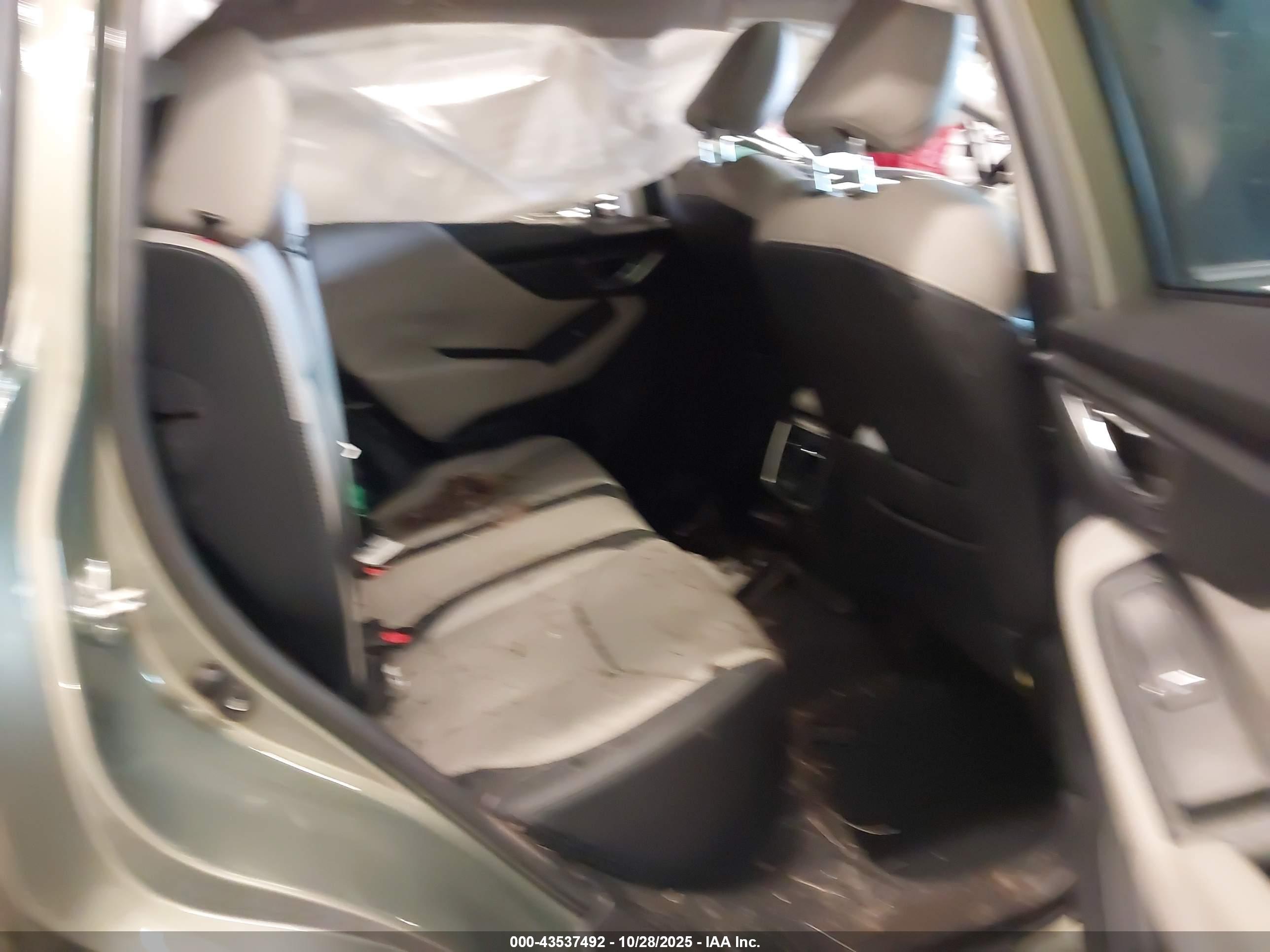 SUBARU FORESTER image 8
