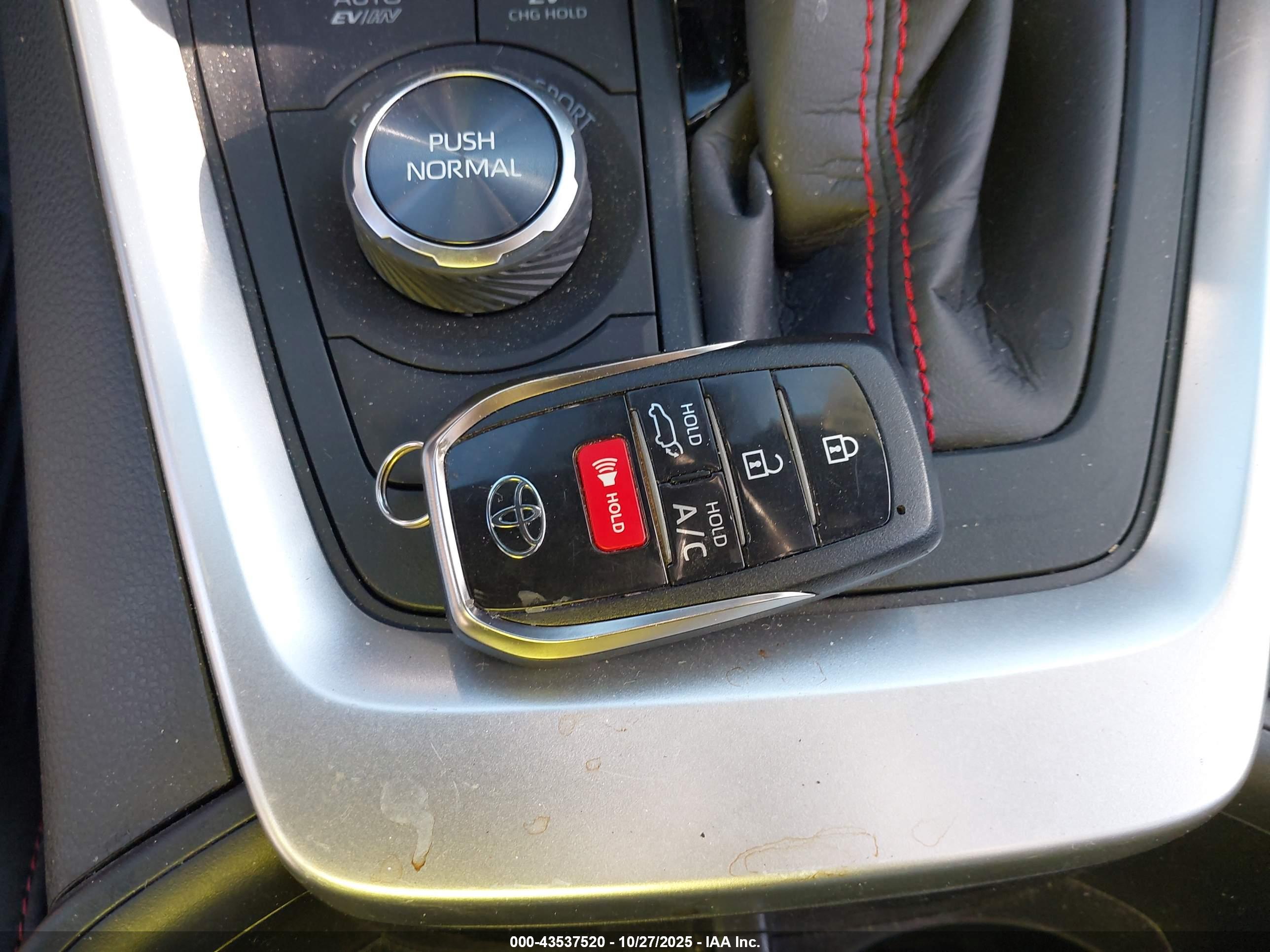 TOYOTA RAV4 image 11