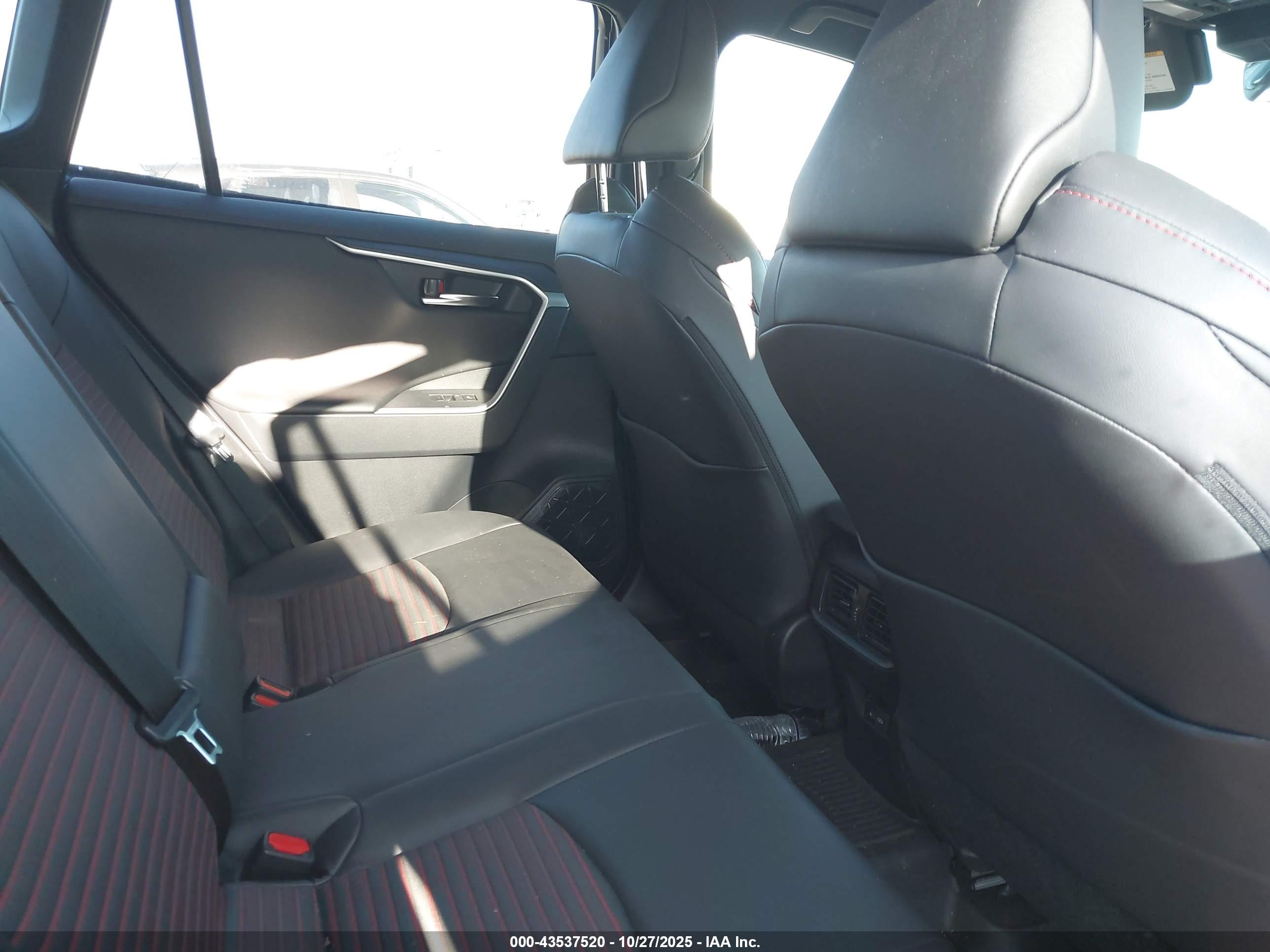 TOYOTA RAV4 image 8