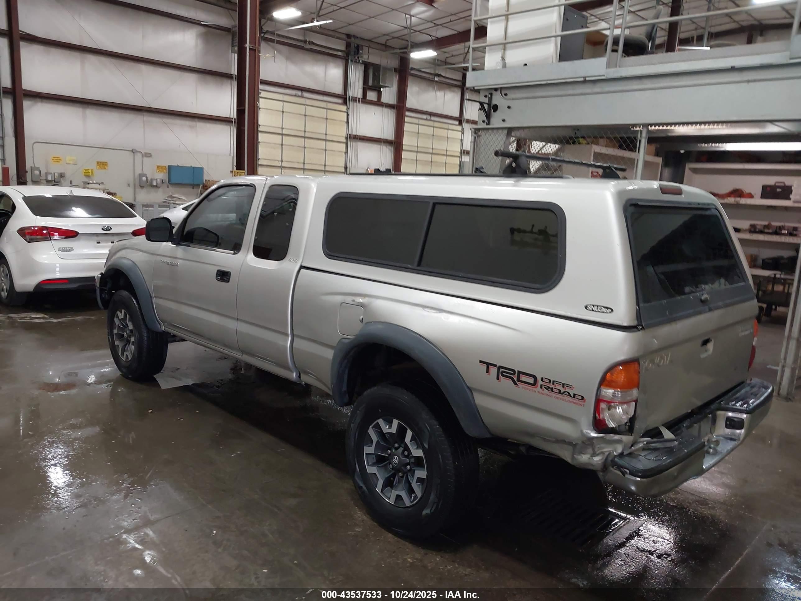 TOYOTA TACOMA image 3