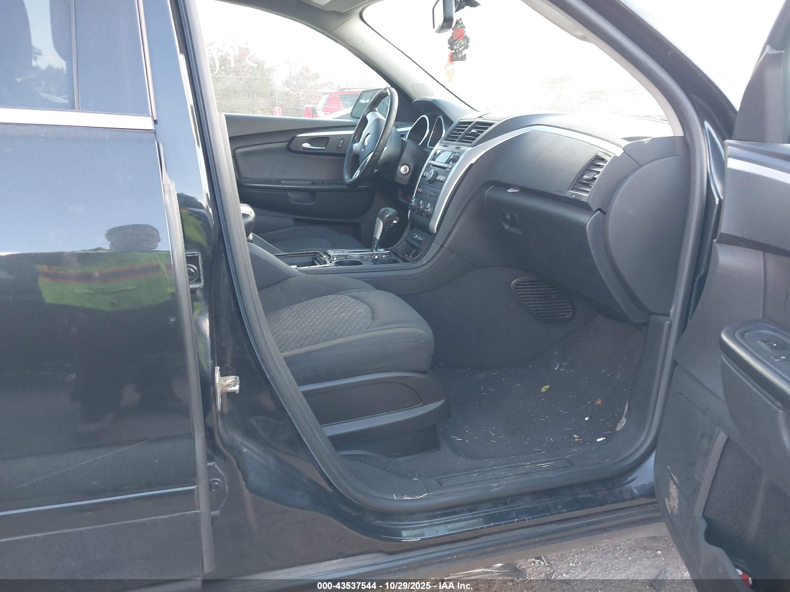 CHEVROLET TRAVERSE image 5