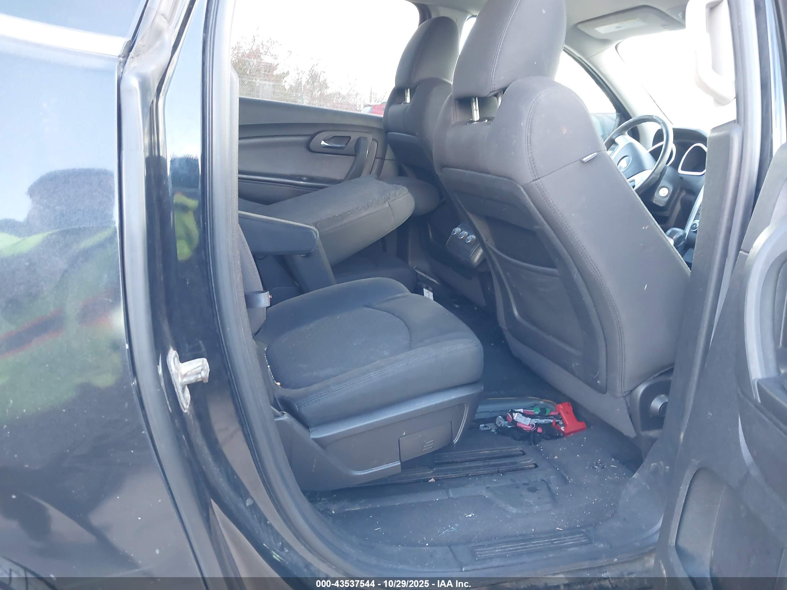 CHEVROLET TRAVERSE image 8