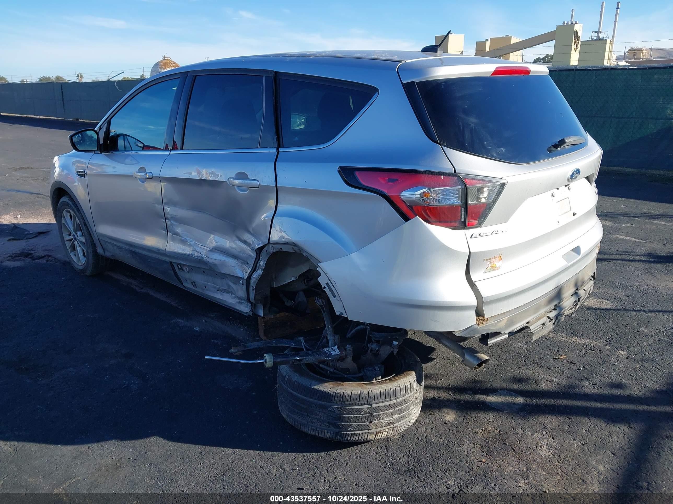 FORD ESCAPE image 3