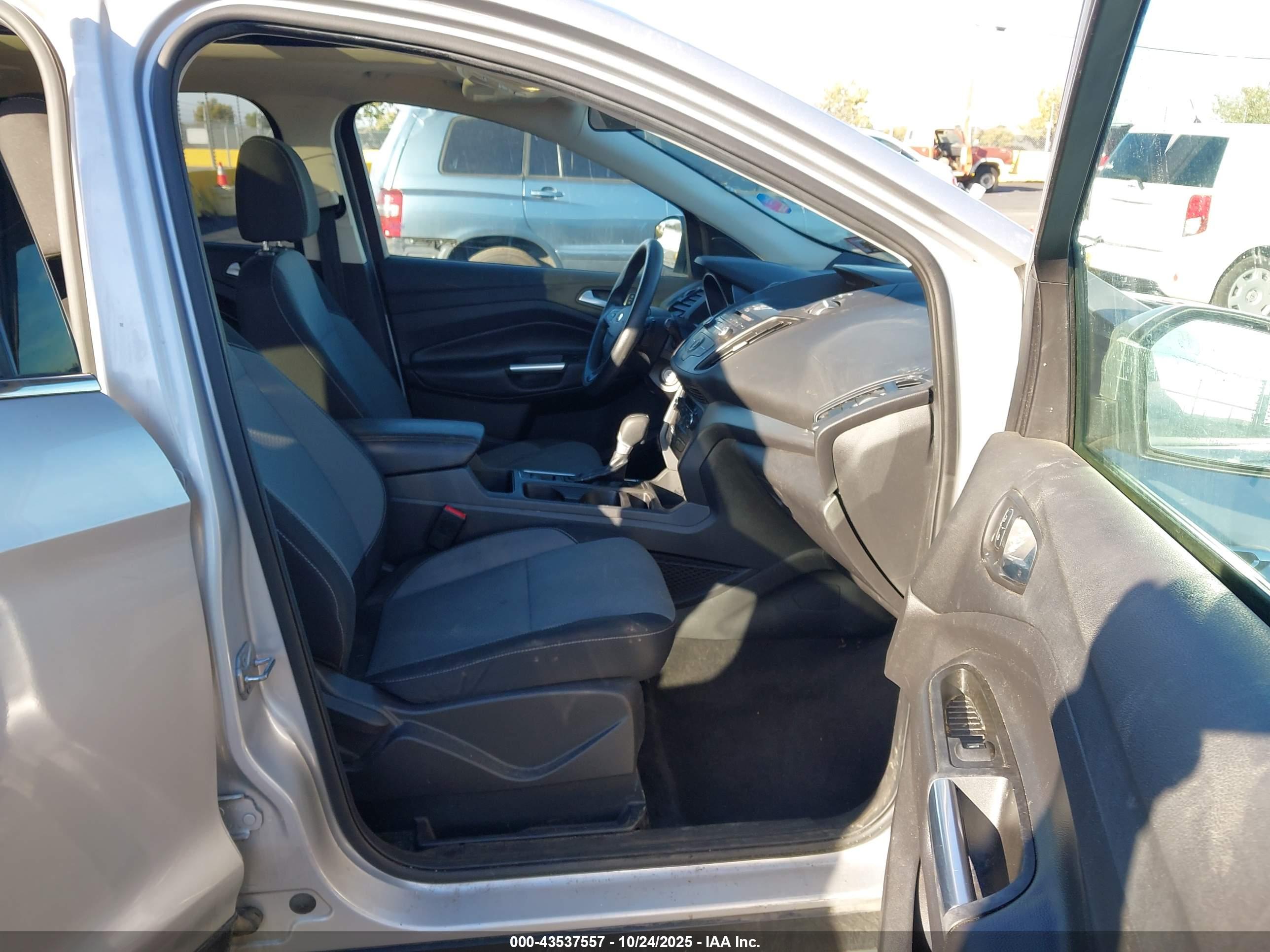 FORD ESCAPE image 5