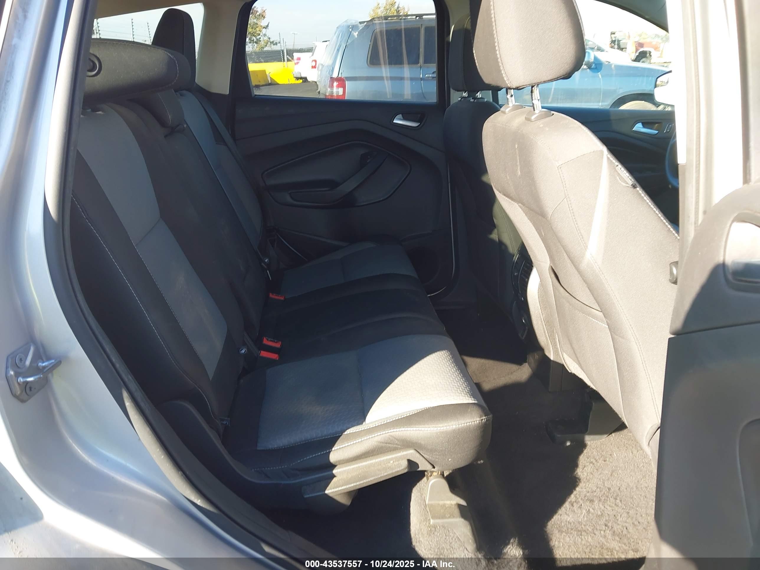 FORD ESCAPE image 8