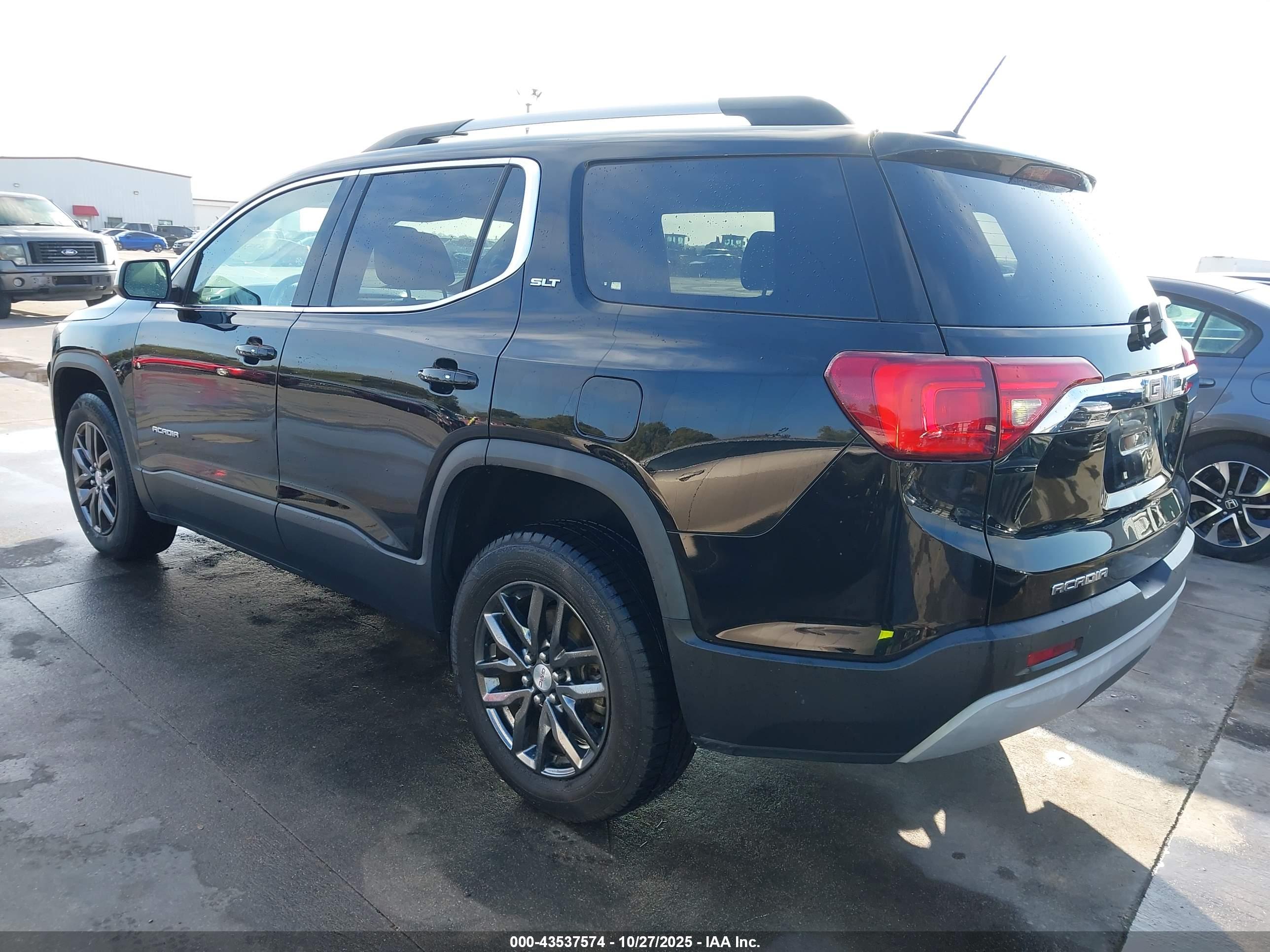 GMC ACADIA image 3