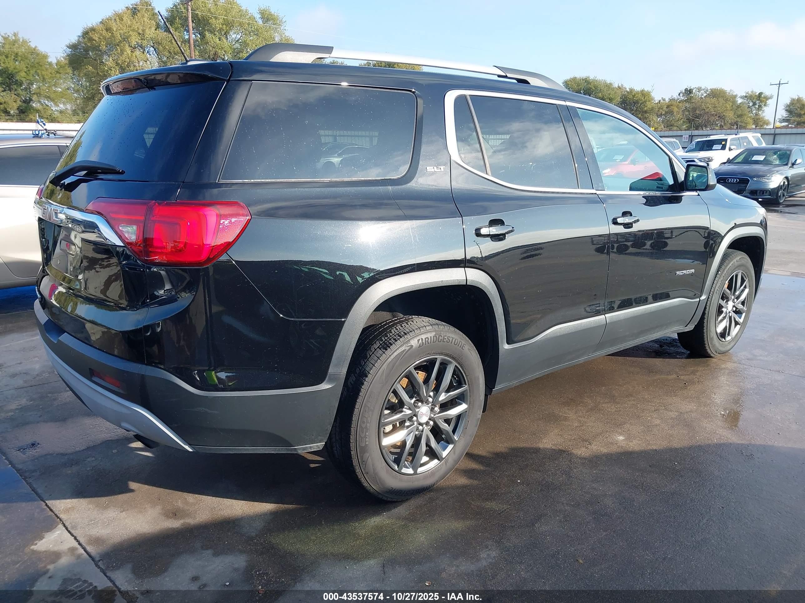 GMC ACADIA image 4