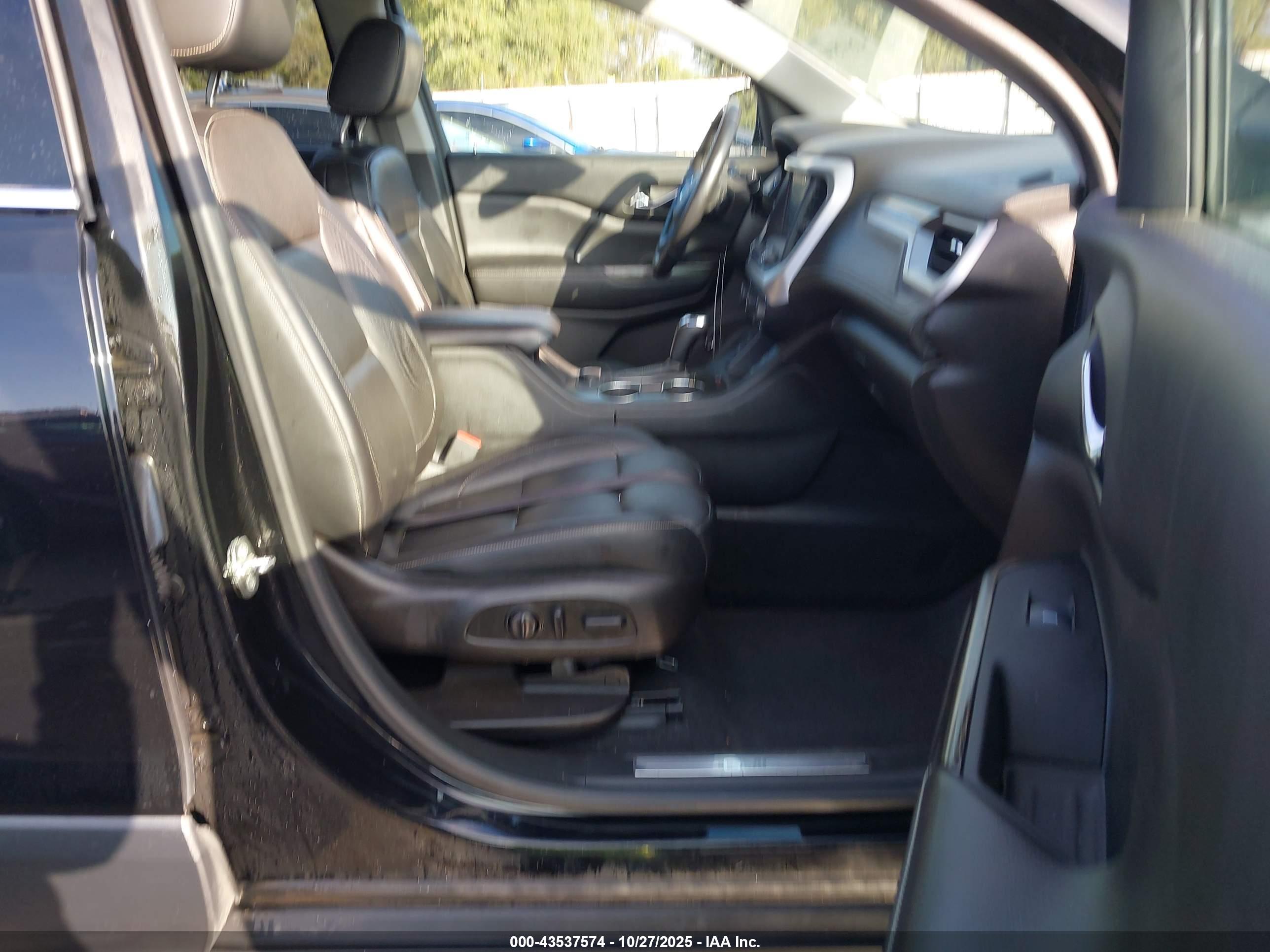 GMC ACADIA image 5