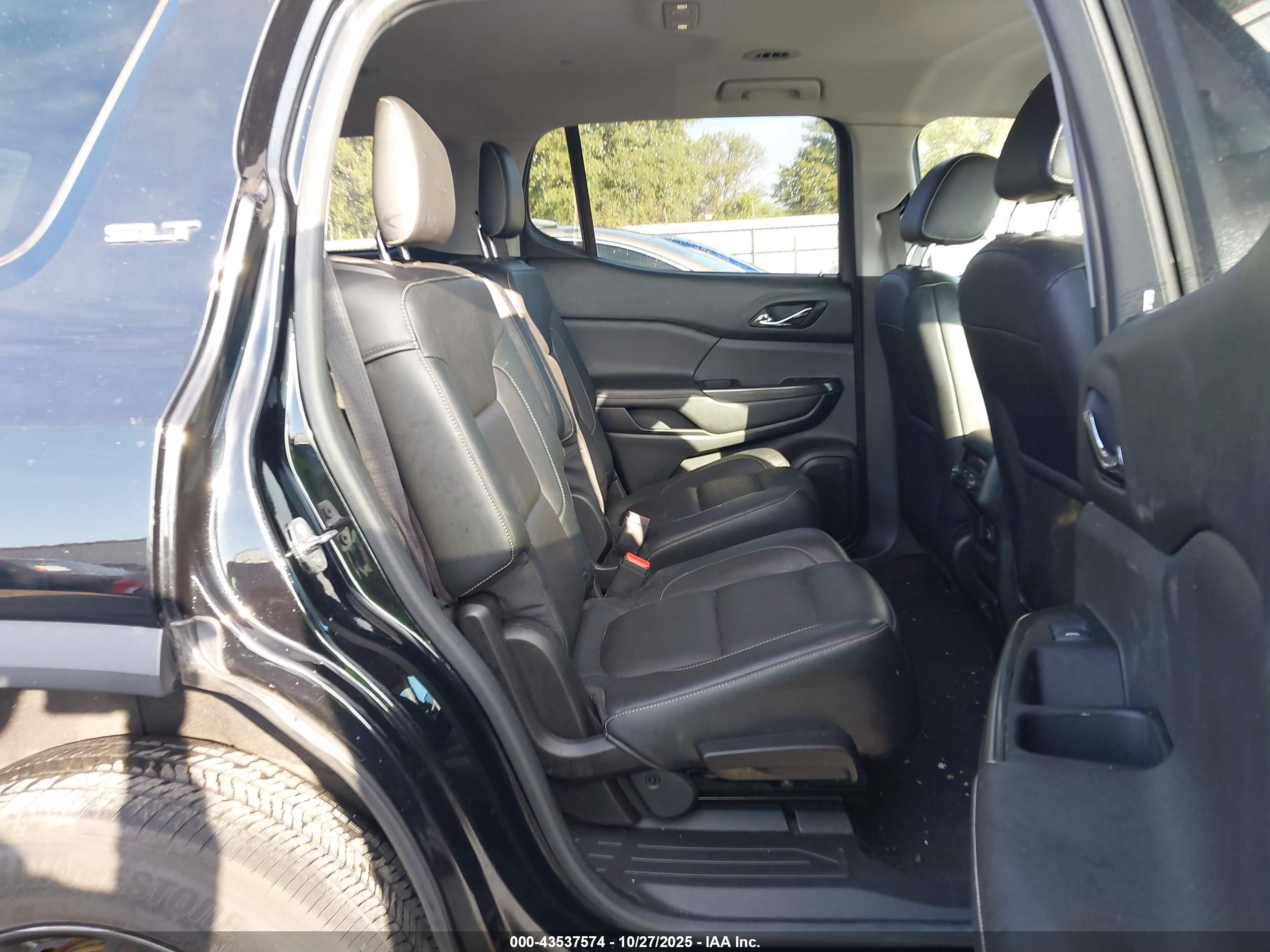GMC ACADIA image 8