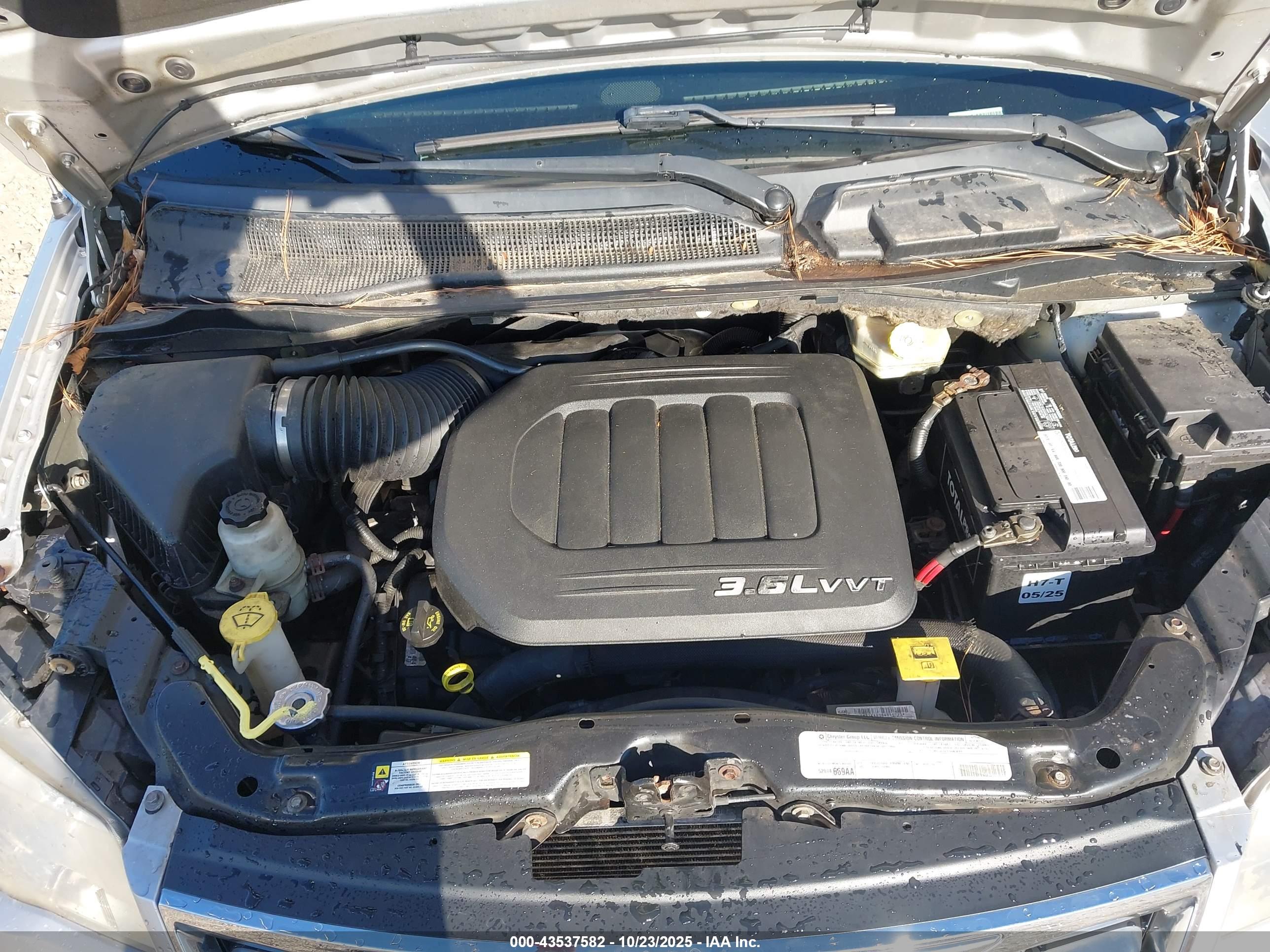 CHRYSLER TOWN image 10