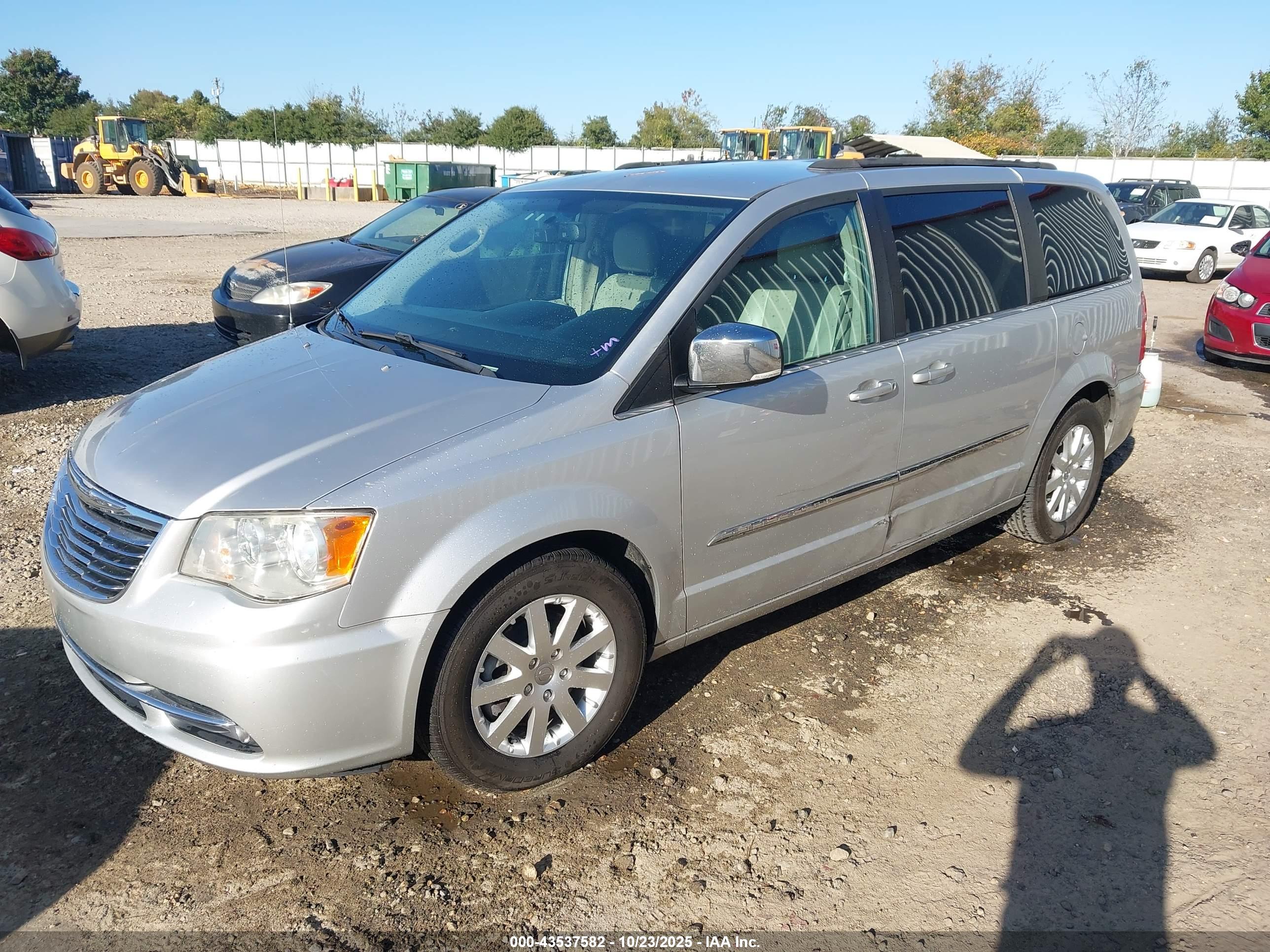 CHRYSLER TOWN image 2