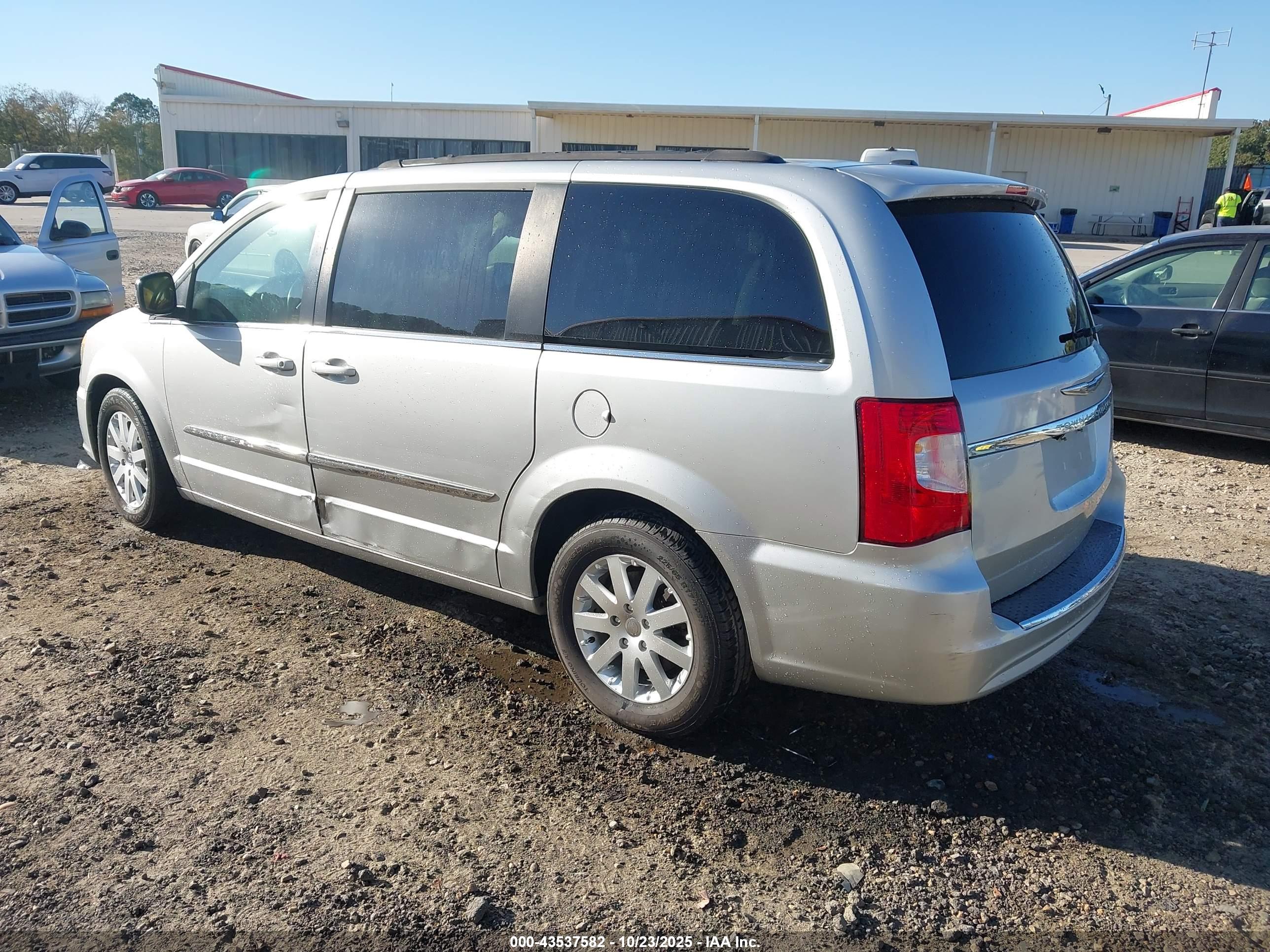 CHRYSLER TOWN image 3