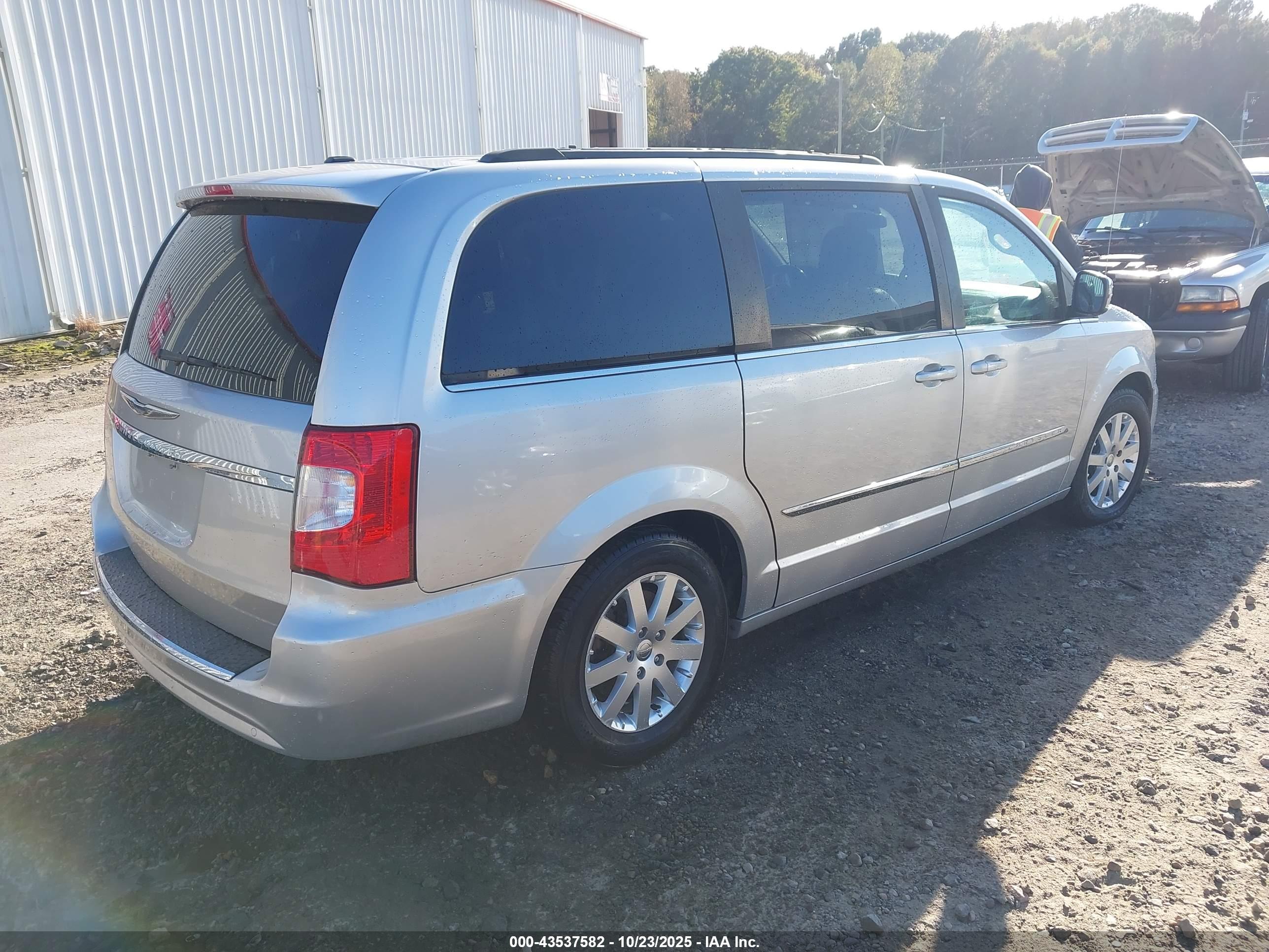CHRYSLER TOWN image 4