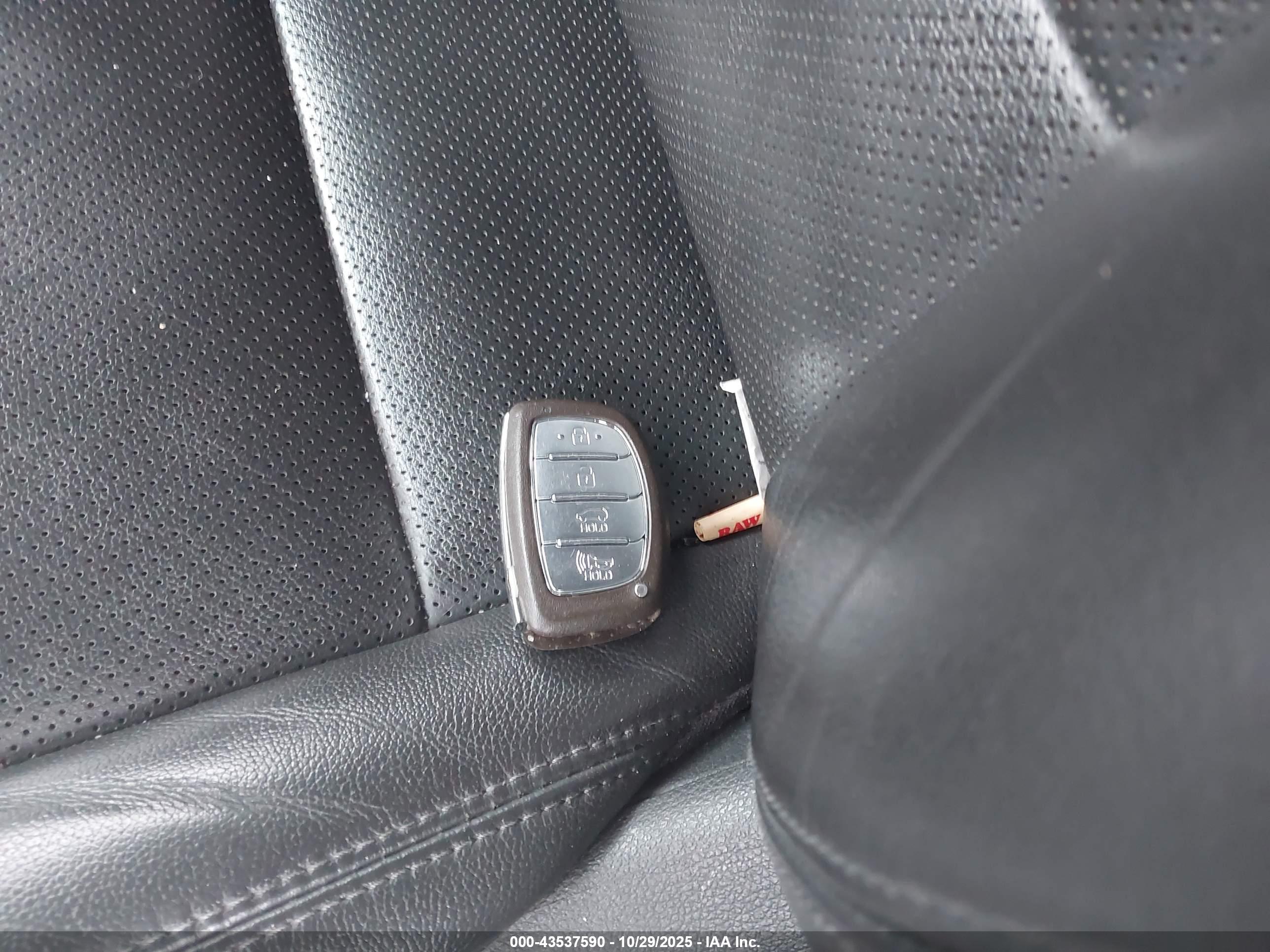 HYUNDAI TUCSON image 11