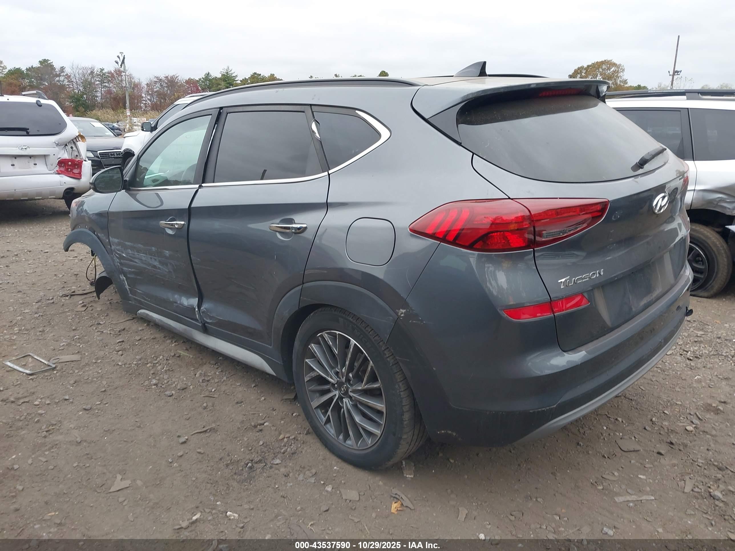 HYUNDAI TUCSON image 3