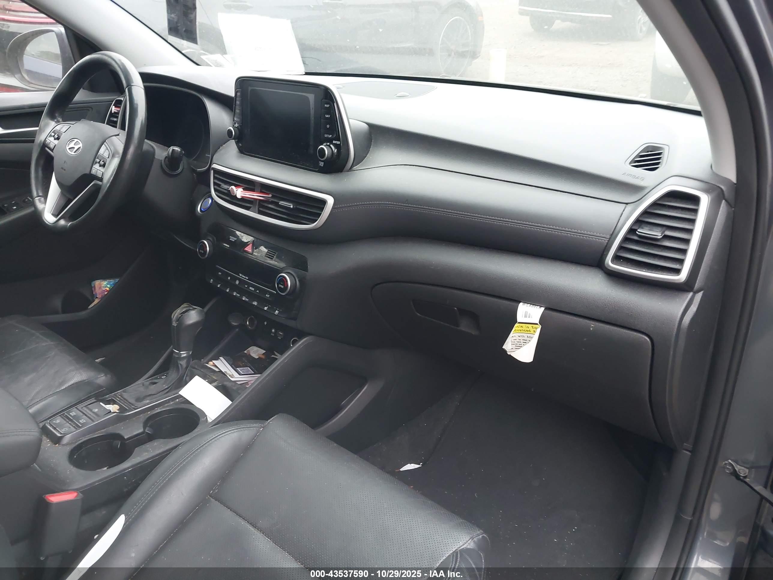 HYUNDAI TUCSON image 5