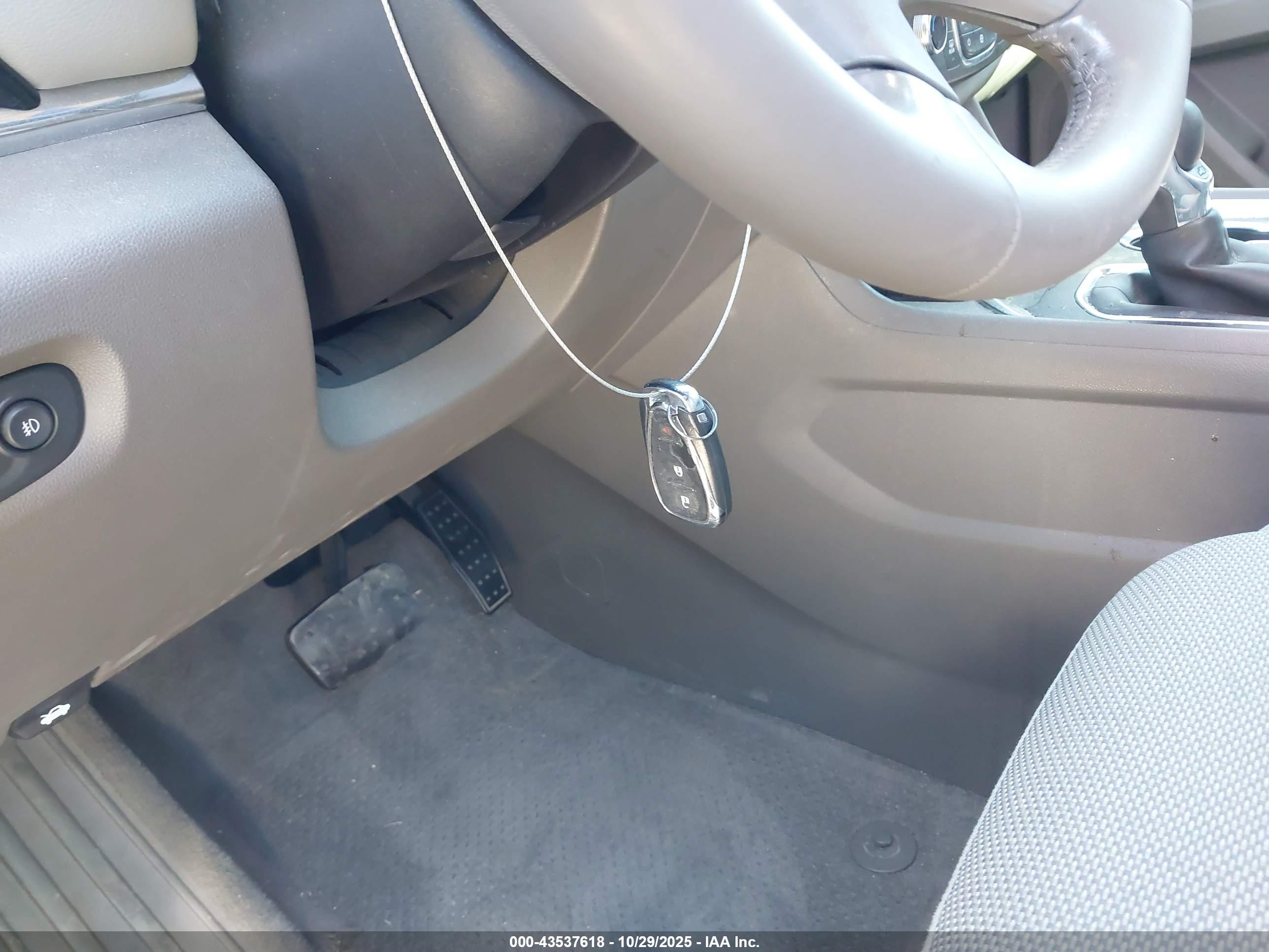 CHEVROLET TRAVERSE image 11