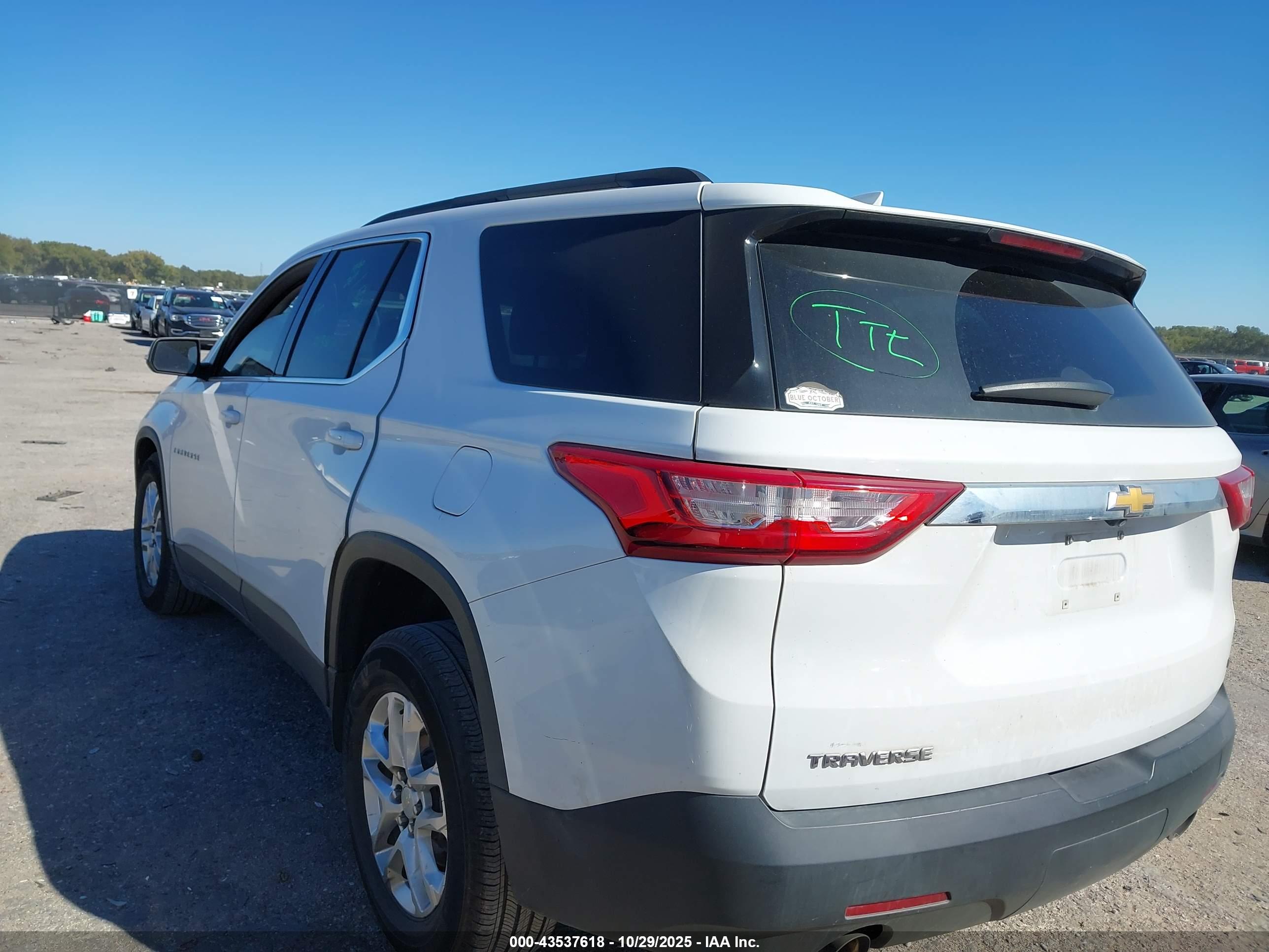 CHEVROLET TRAVERSE image 3
