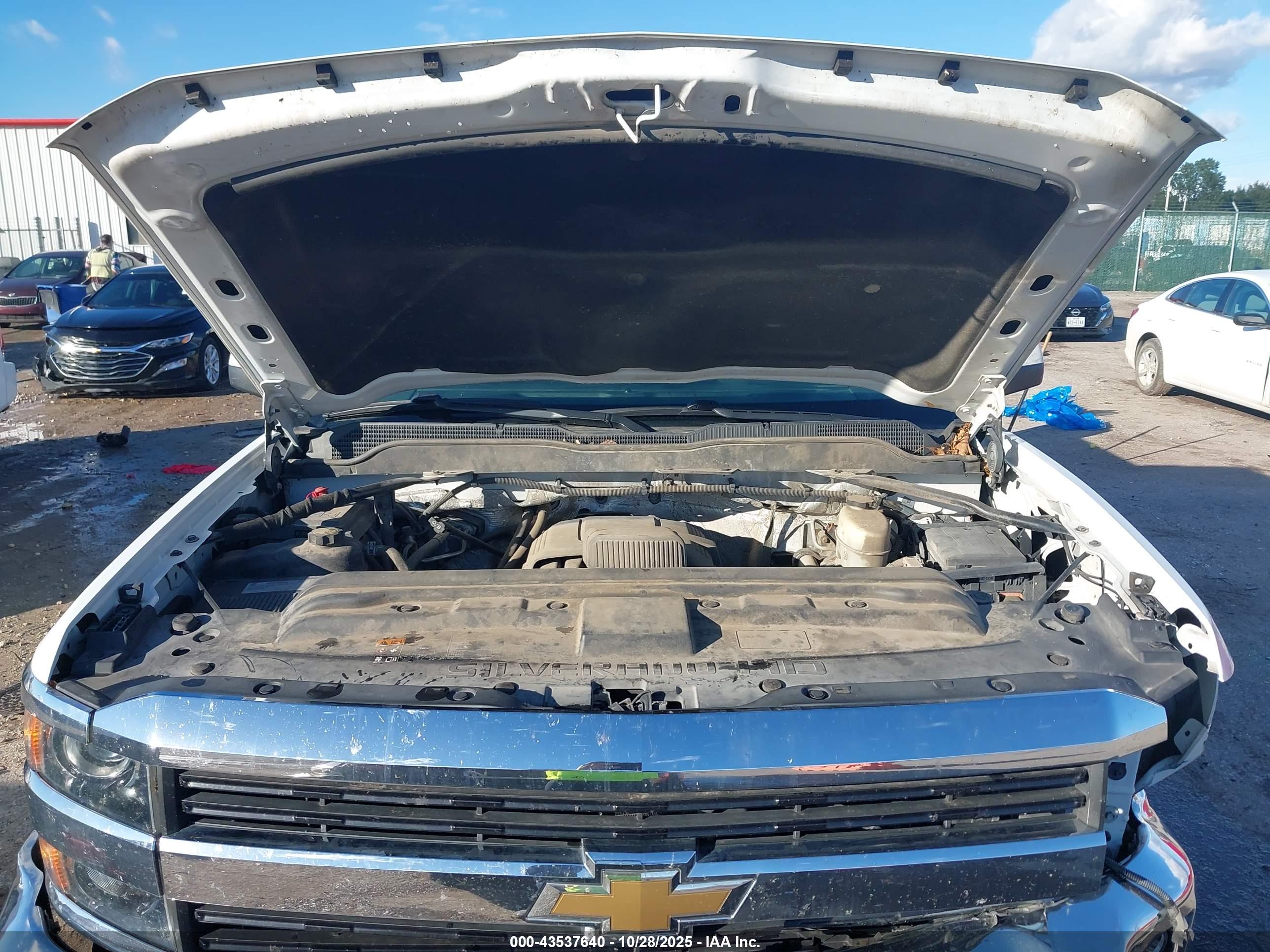 CHEVROLET SILVERADO image 10