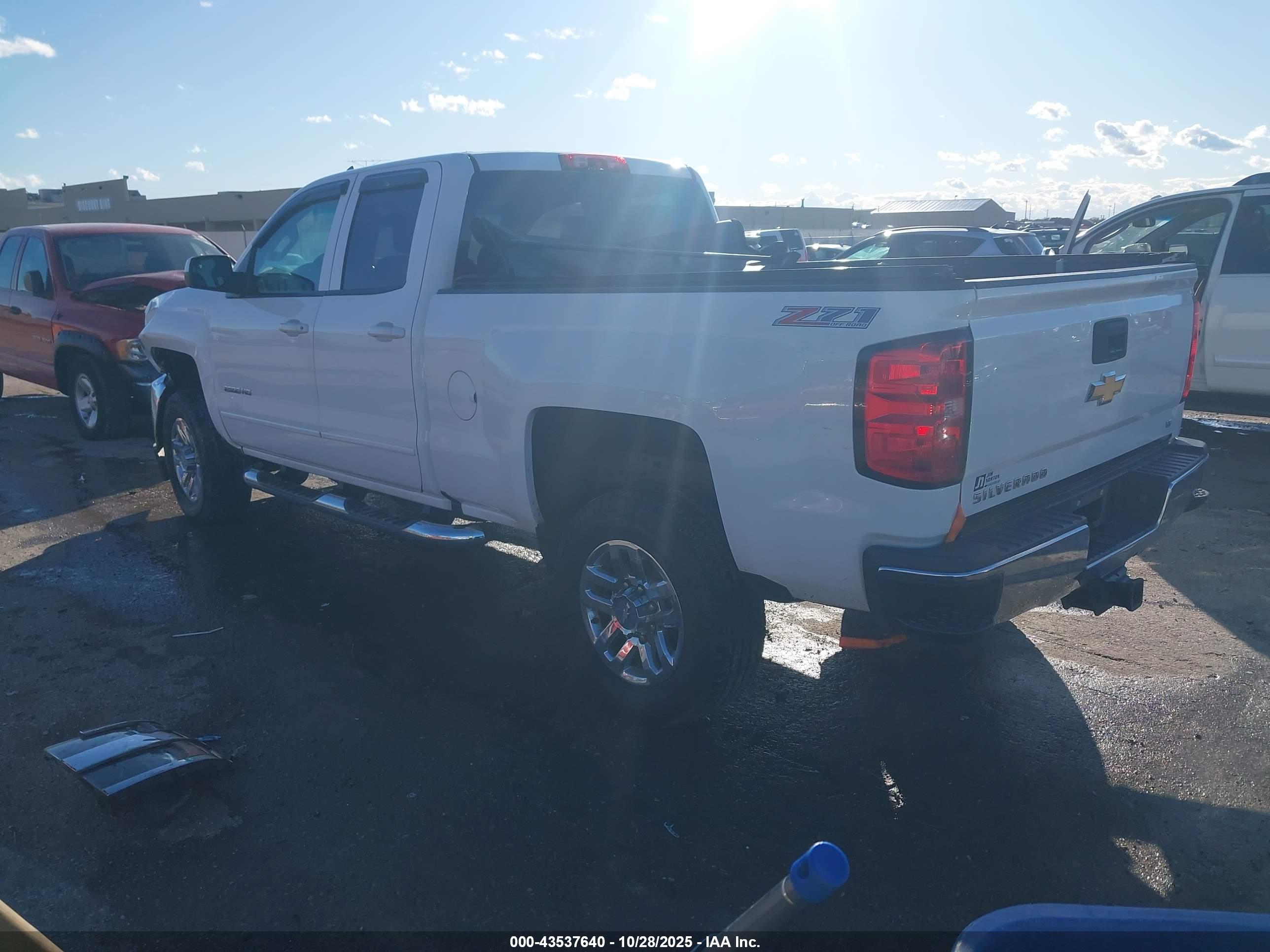 CHEVROLET SILVERADO image 3