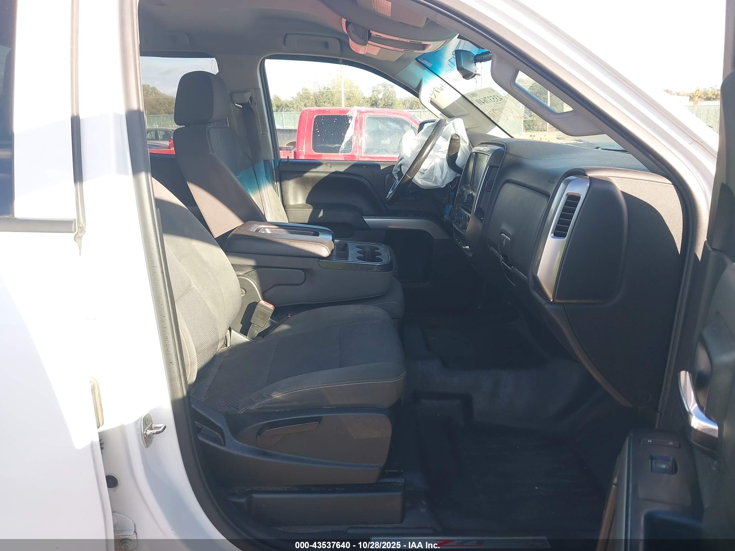 CHEVROLET SILVERADO image 5