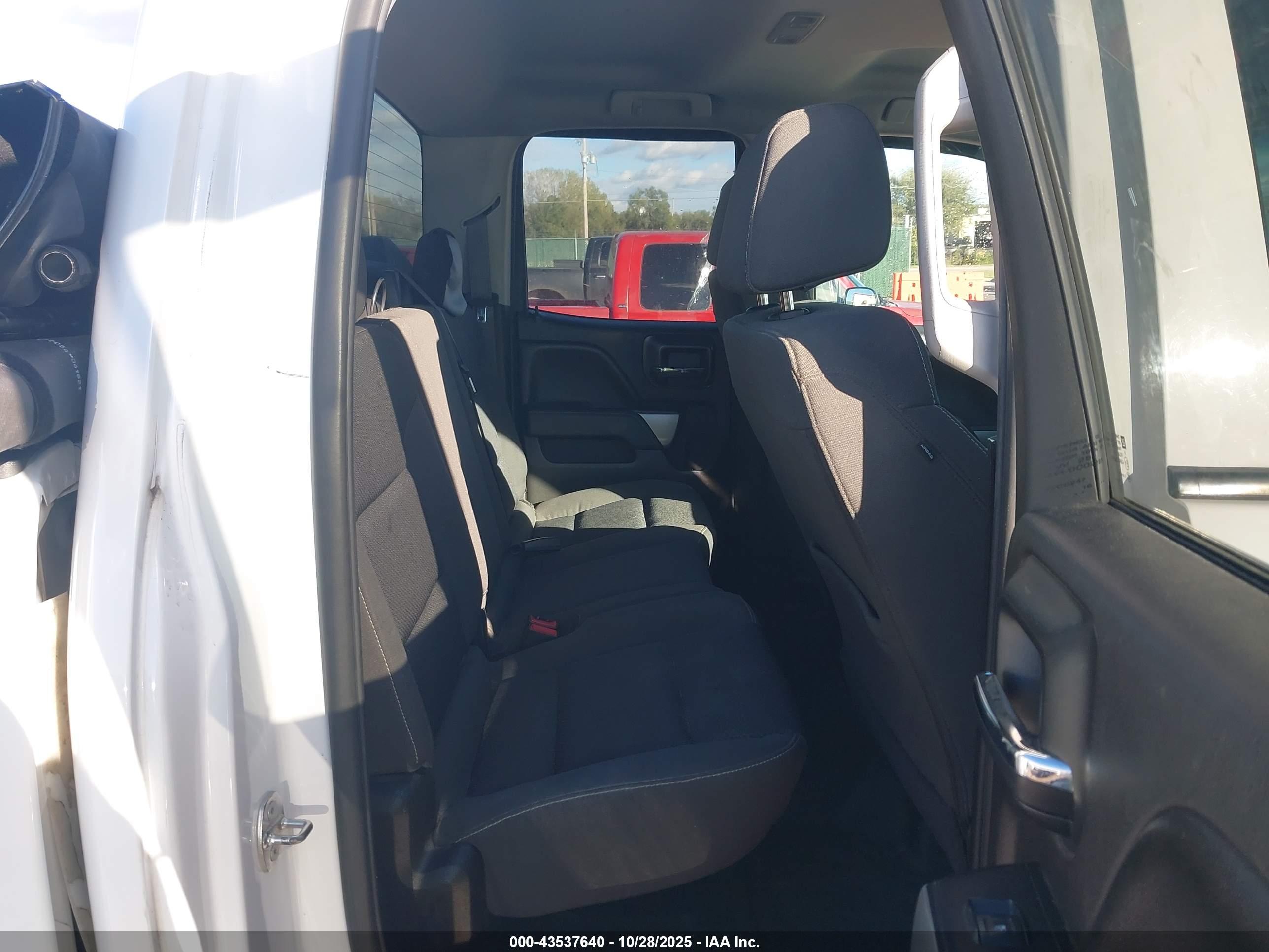 CHEVROLET SILVERADO image 8