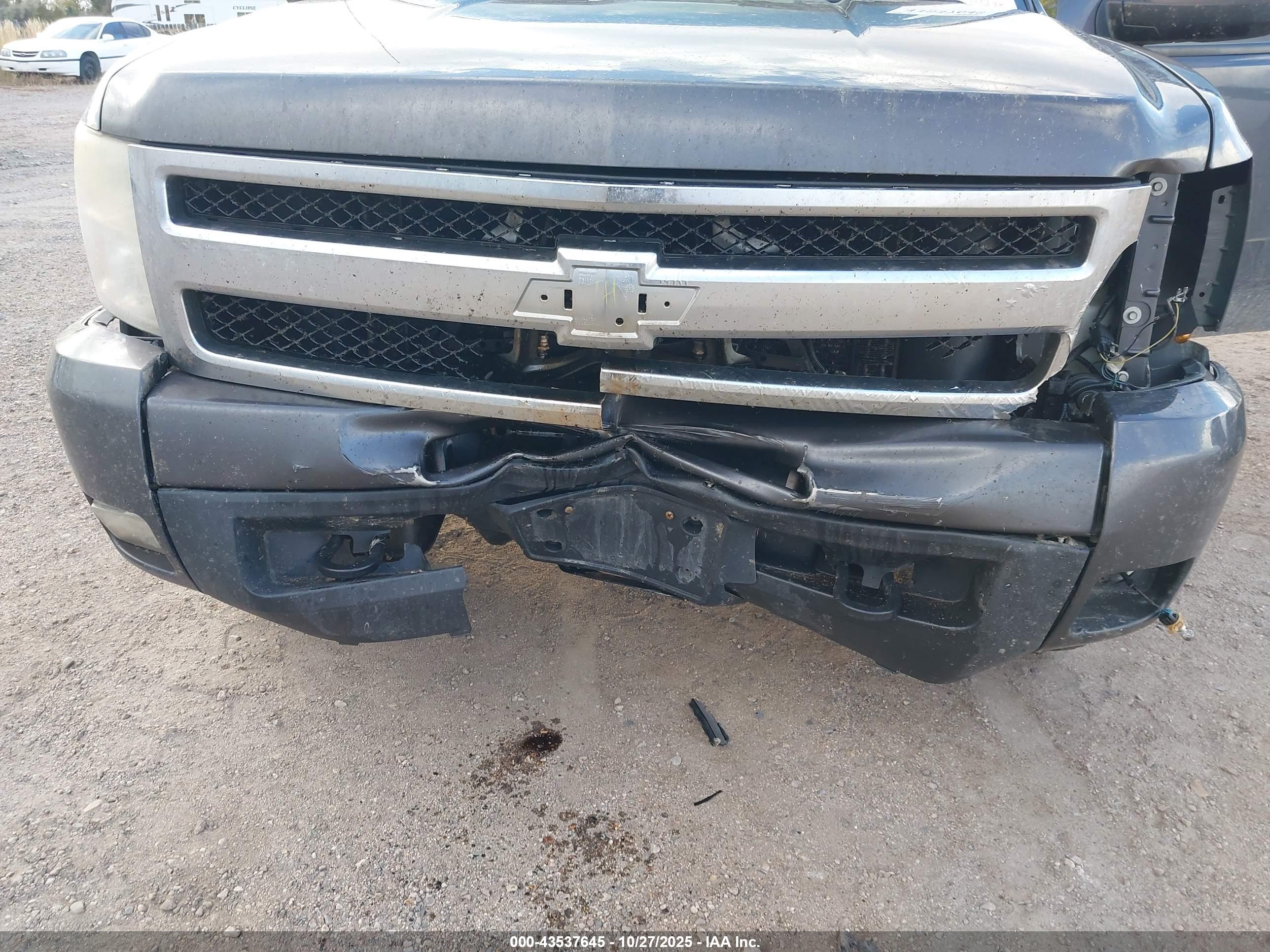 CHEVROLET SILVERADO image 6