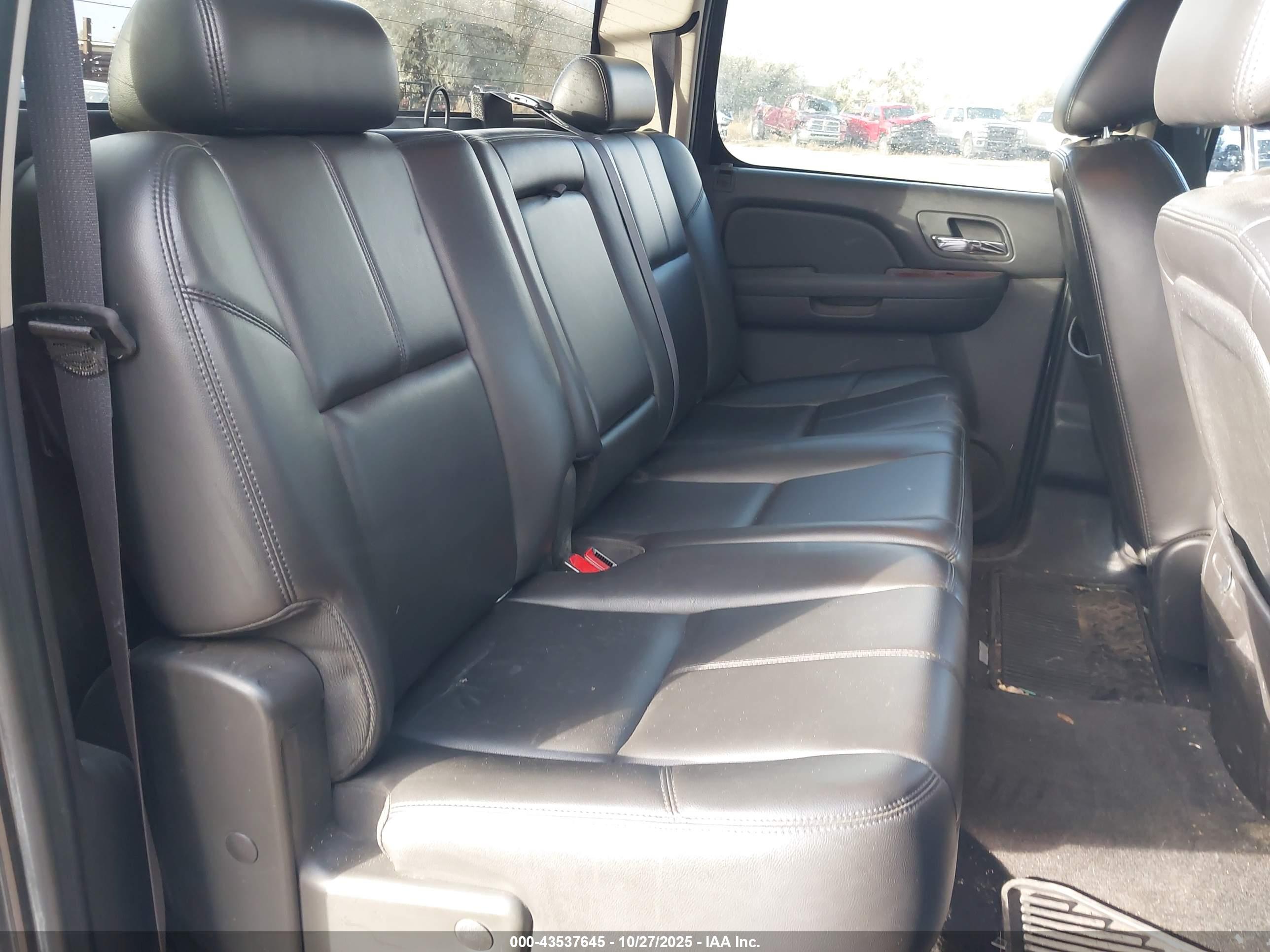 CHEVROLET SILVERADO image 8