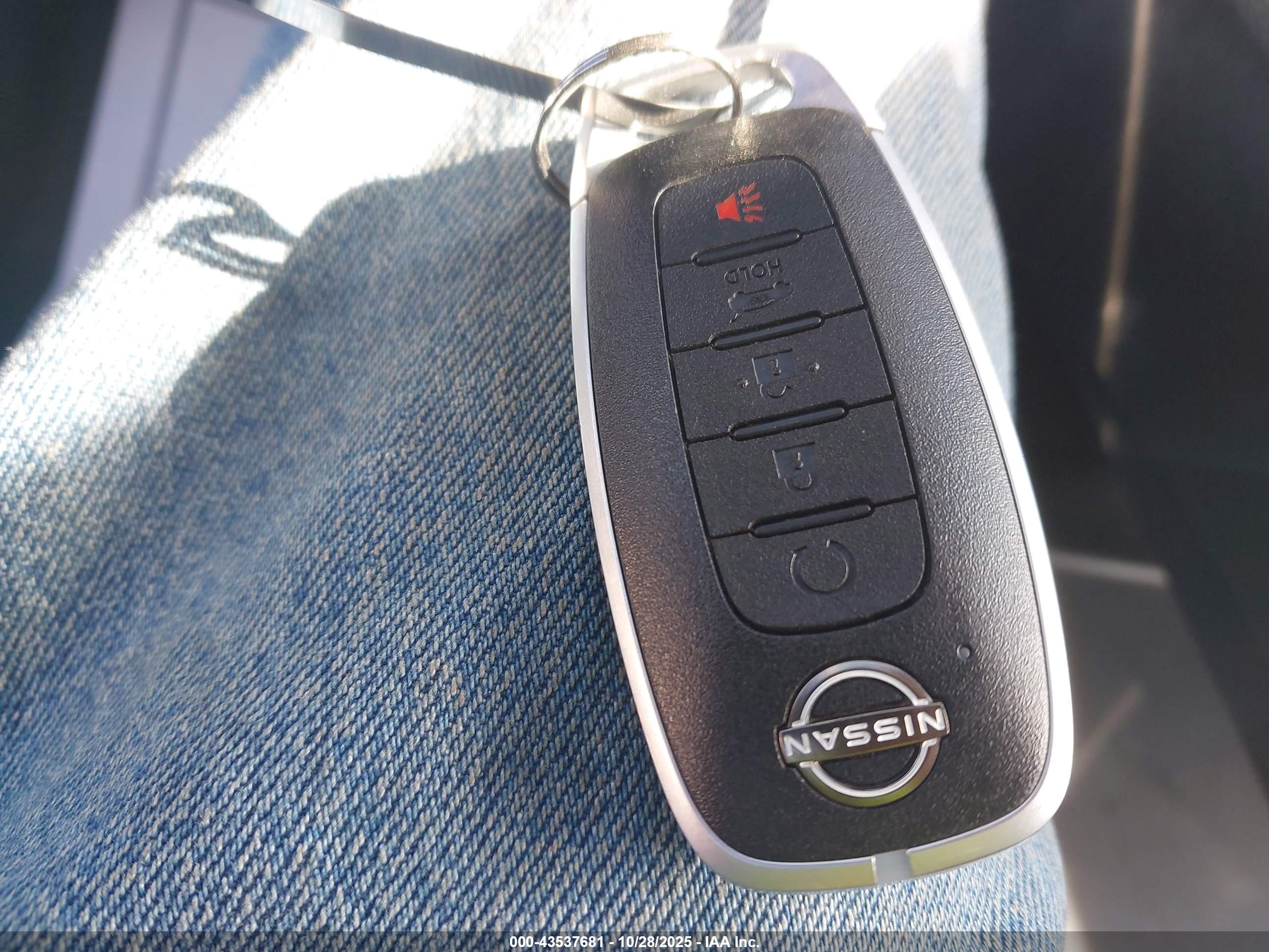 NISSAN ROGUE image 11