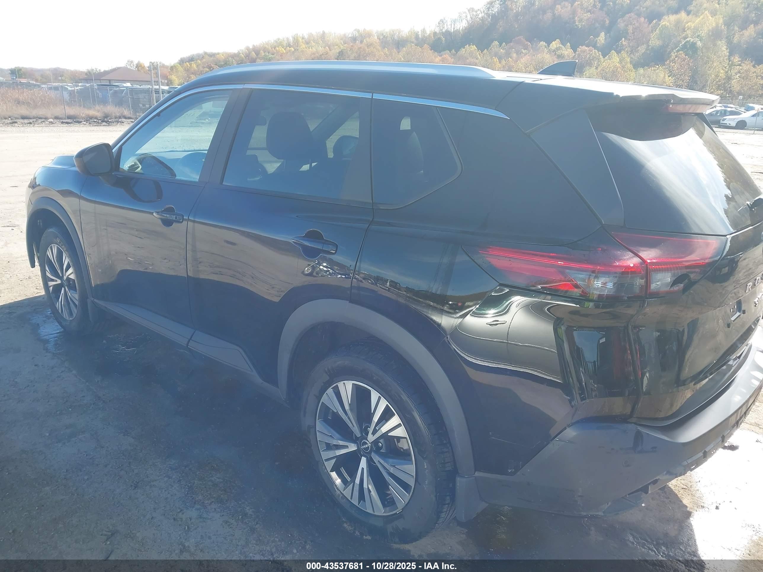 NISSAN ROGUE image 3