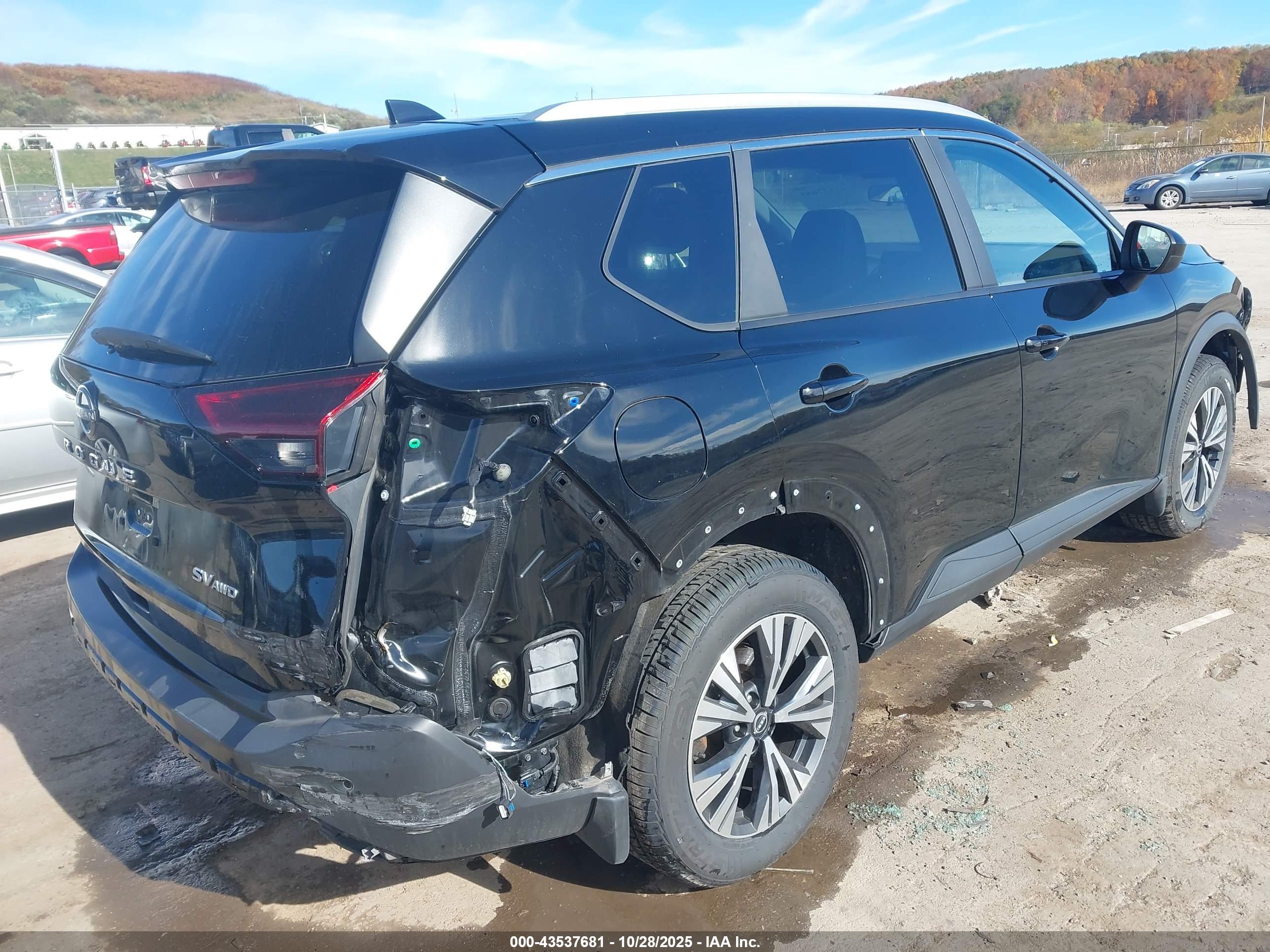 NISSAN ROGUE image 4