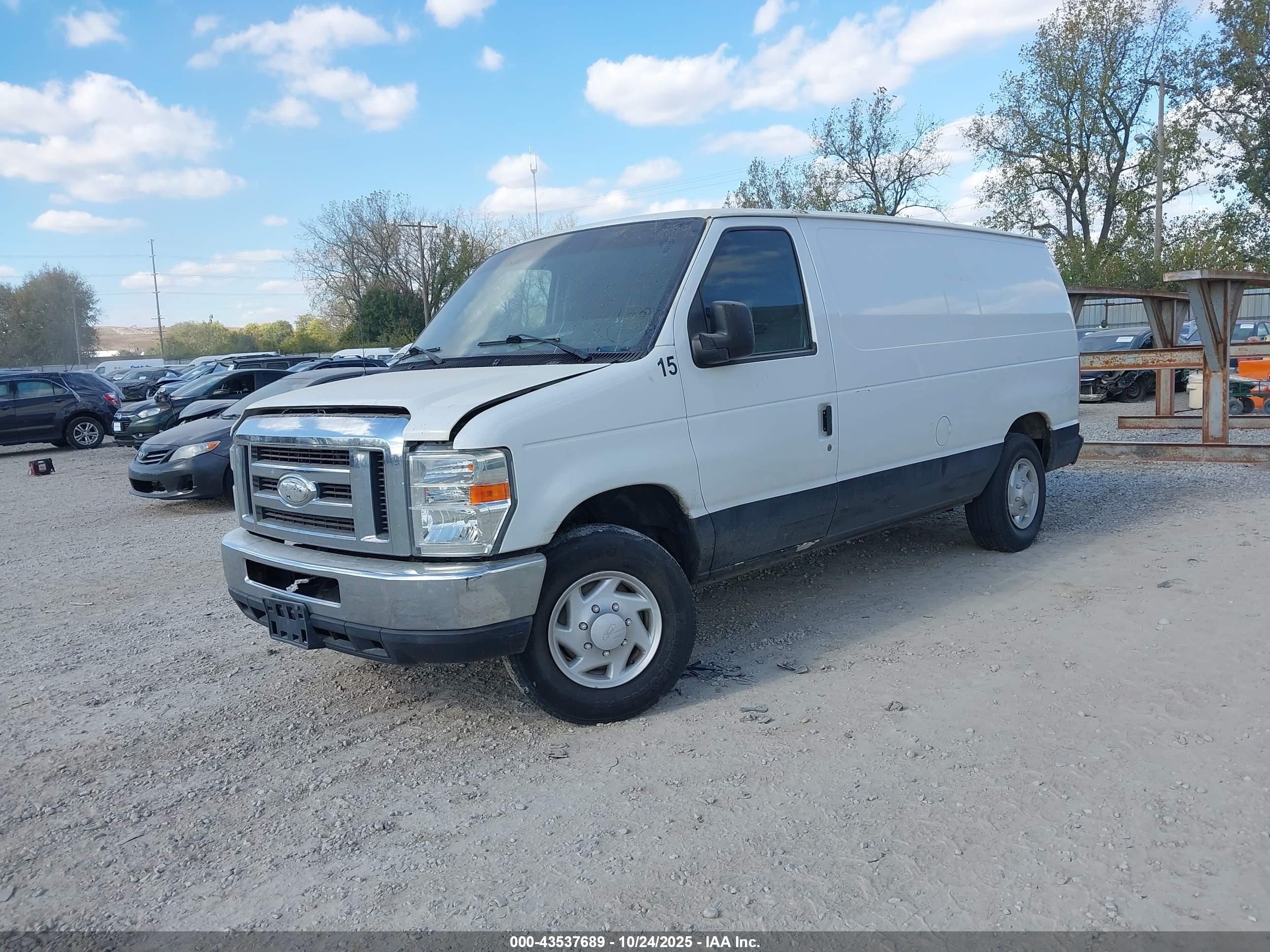 FORD E-250 image 2