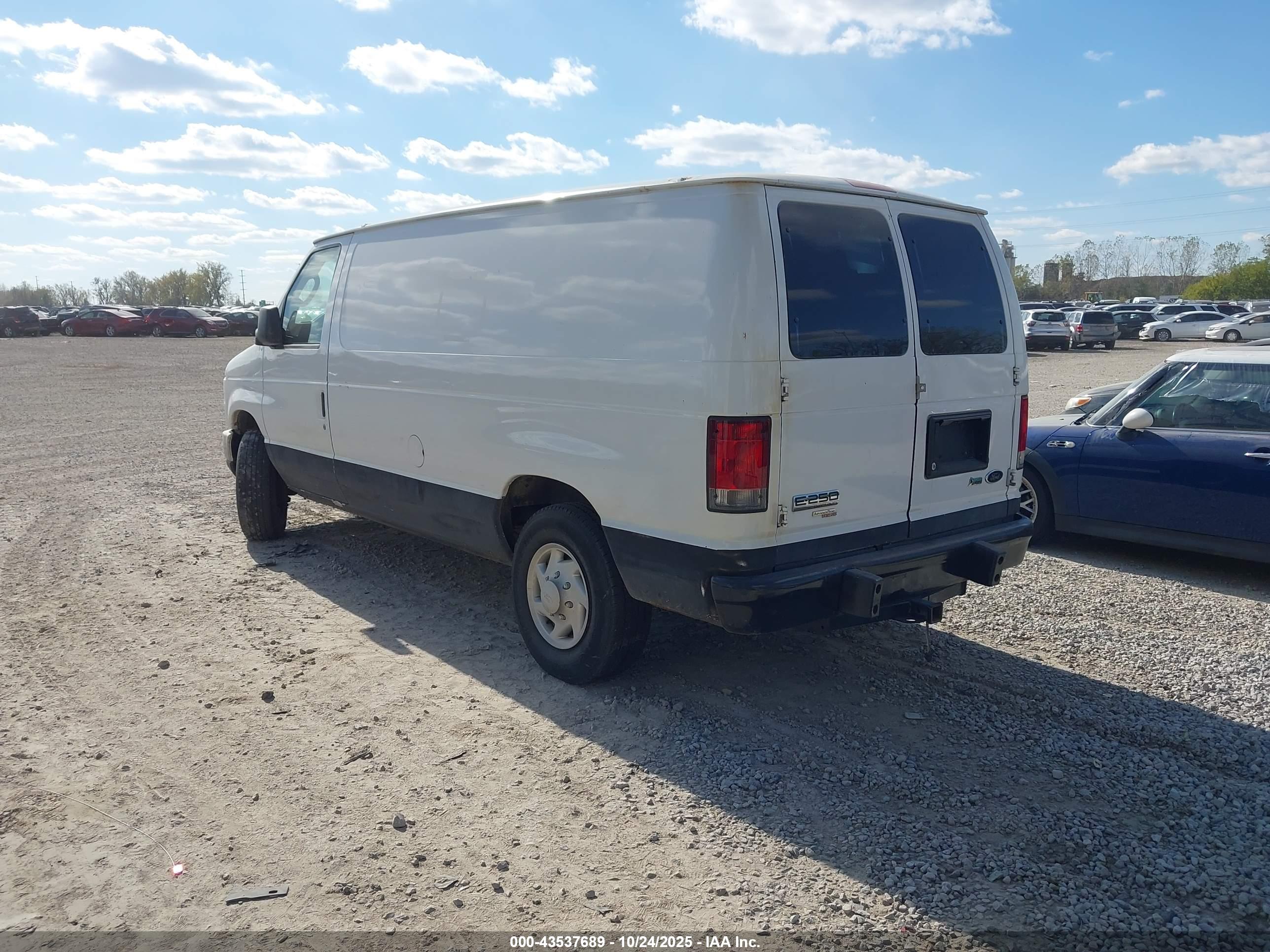 FORD E-250 image 3