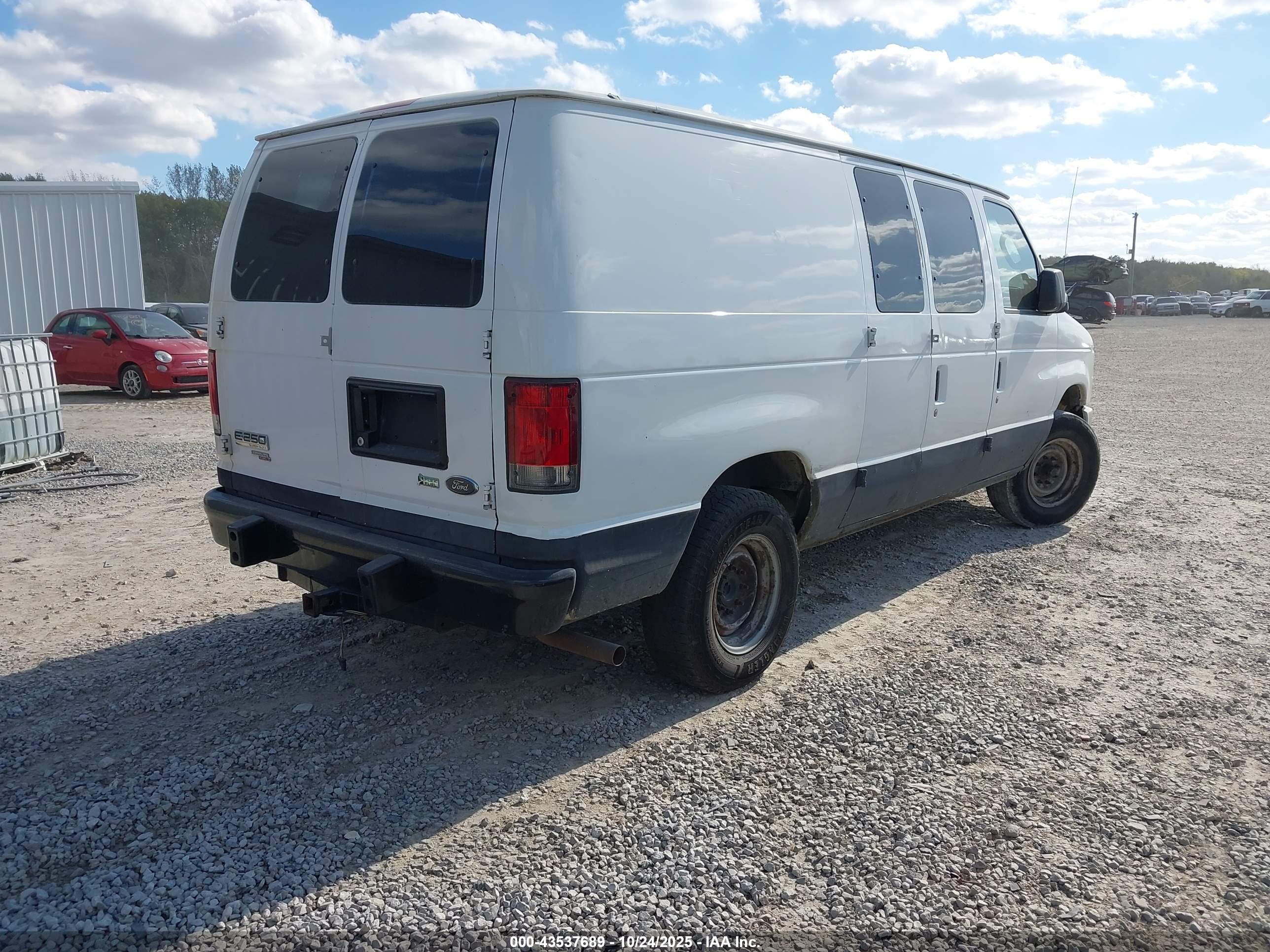 FORD E-250 image 4