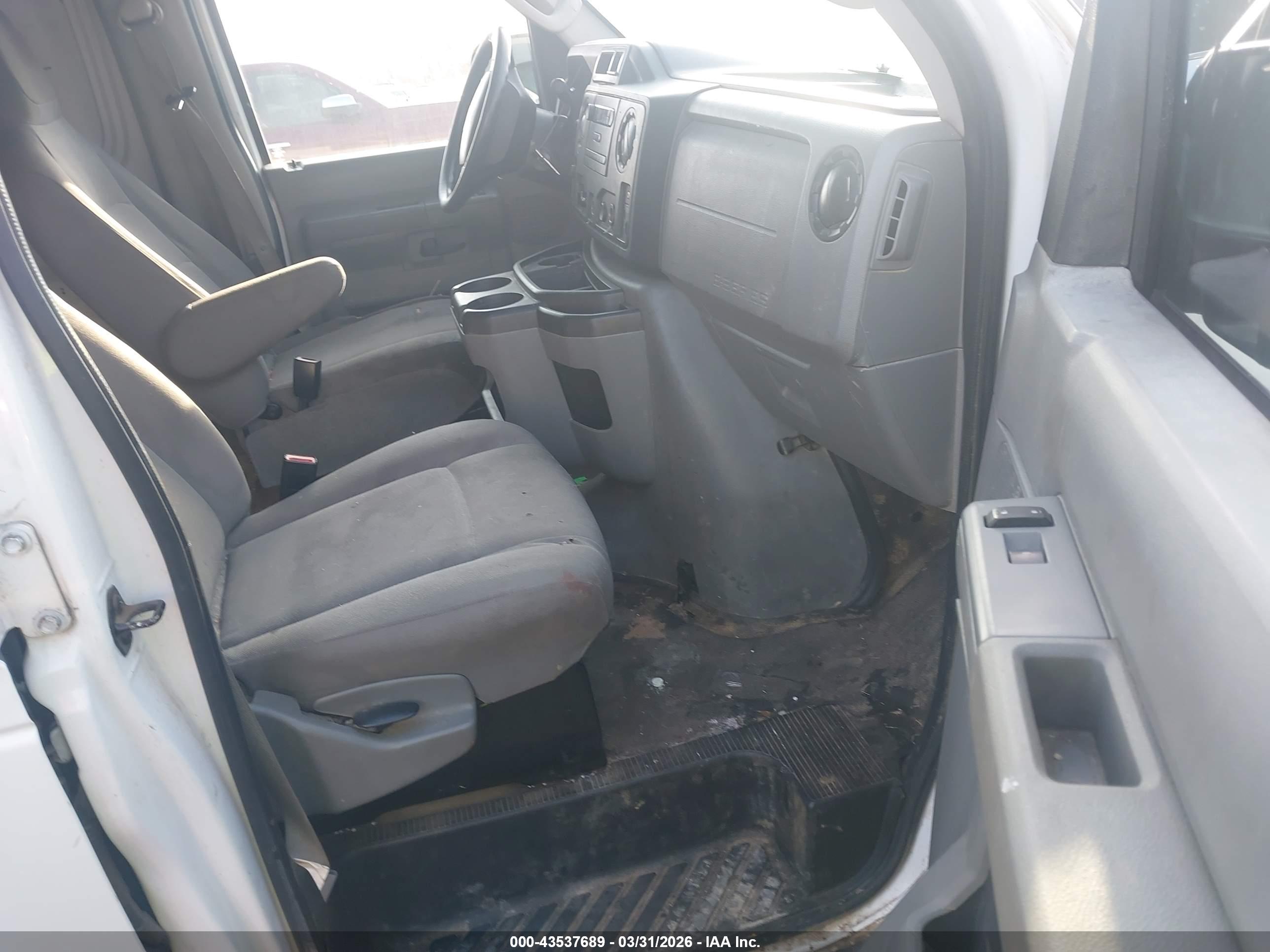 FORD E-250 image 5