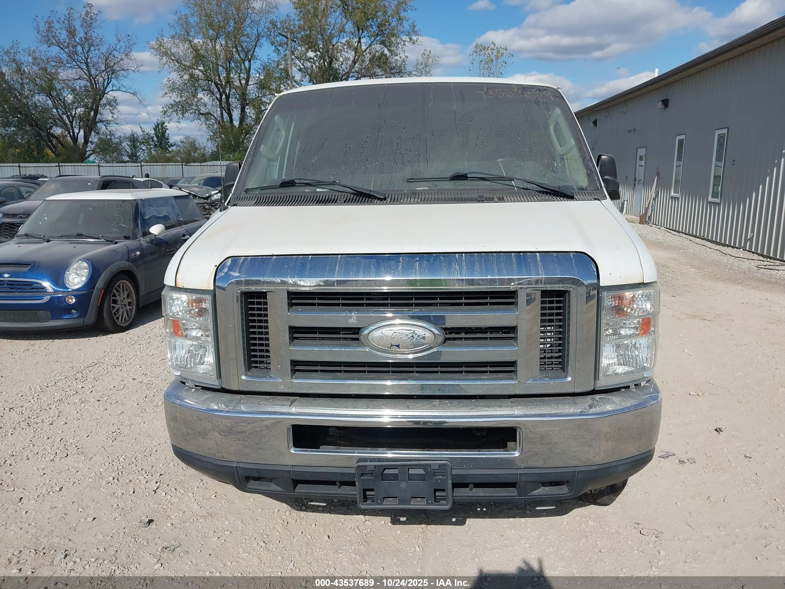 FORD E-250 image 6