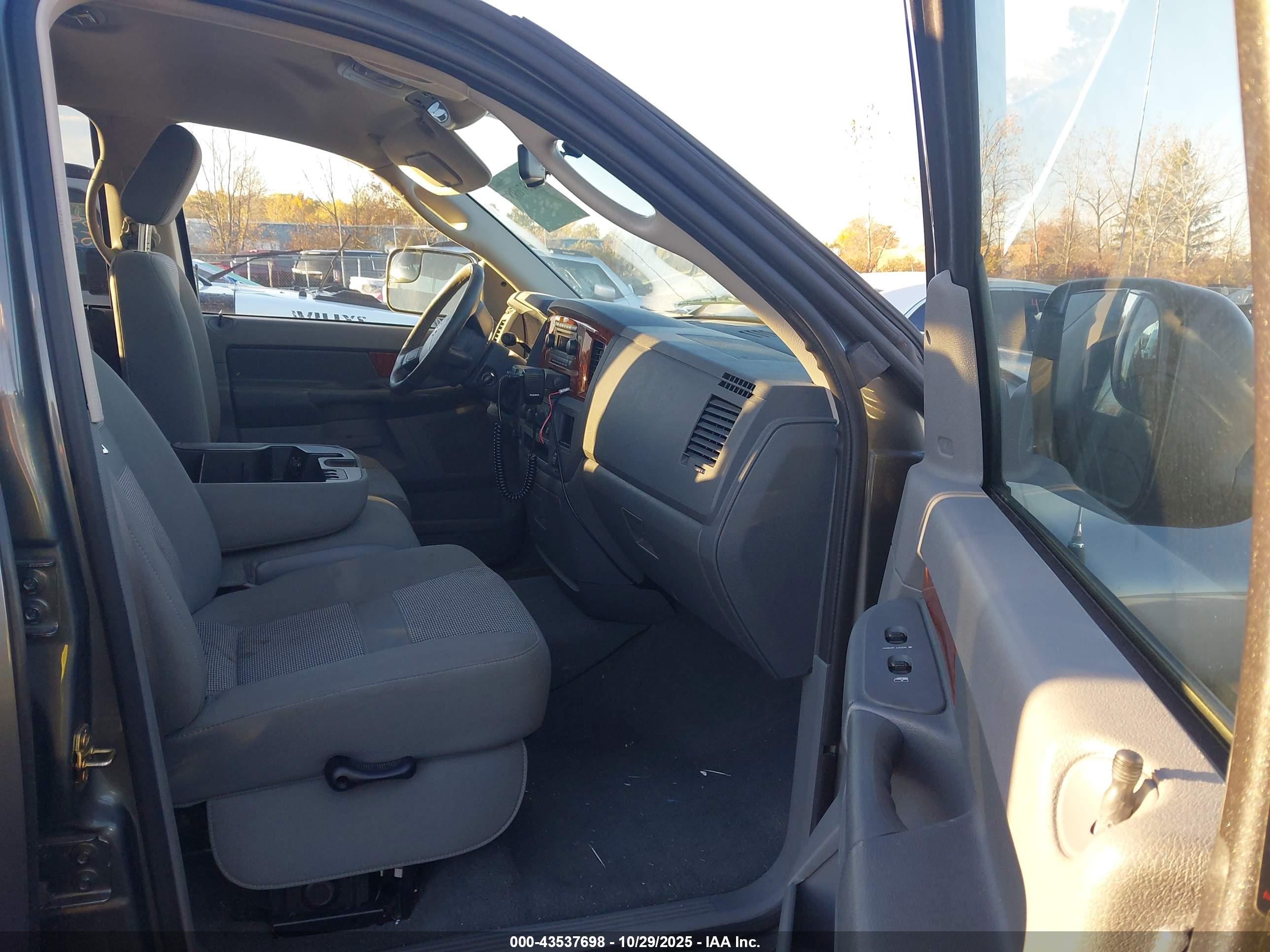 DODGE RAM image 5